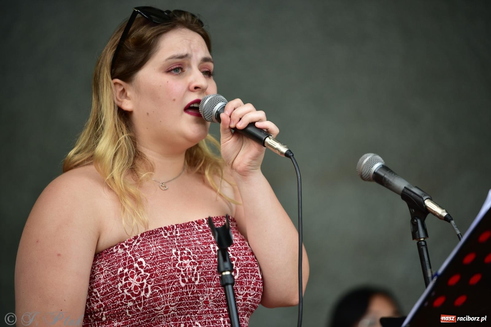 Zdjęcie w galerii na portalu naszraciborz.pl: The Beatles Forever - koncert letni na podsumowanie warsztatów wokalnych w parku im. Miasta Roth [FOTO i WIDEO] wiadomości z regionu