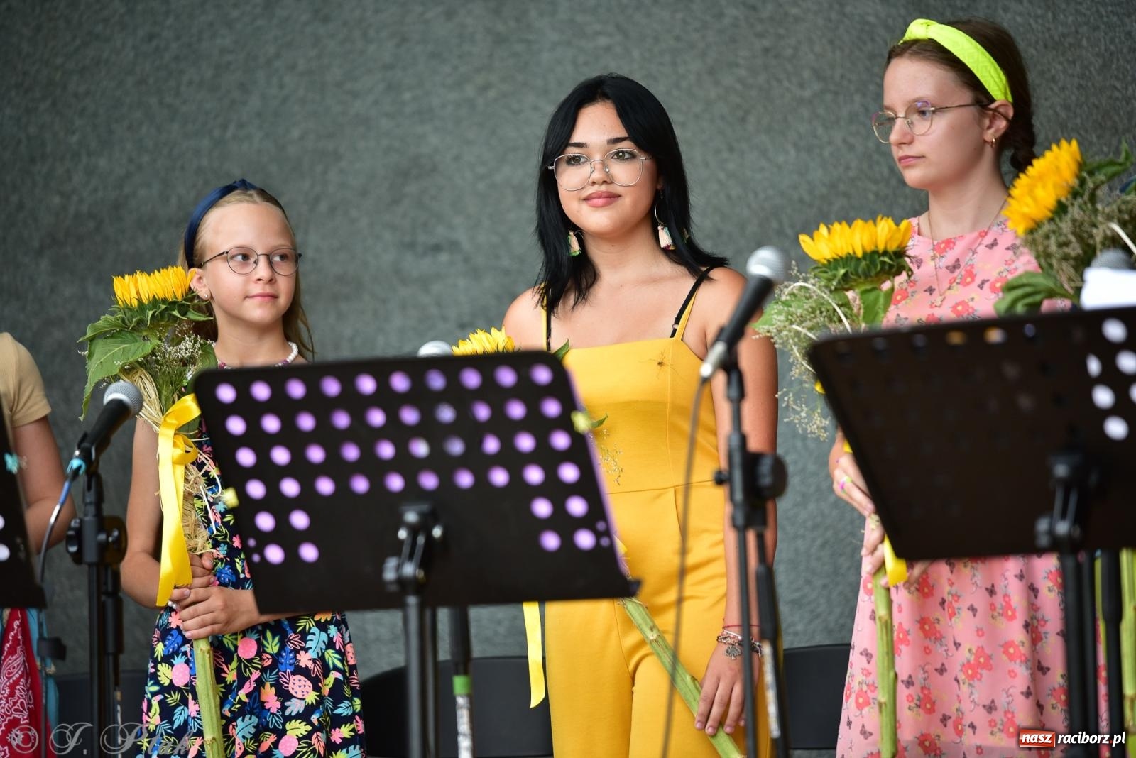 Zdjęcie w galerii na portalu naszraciborz.pl: The Beatles Forever - koncert letni na podsumowanie warsztatów wokalnych w parku im. Miasta Roth [FOTO i WIDEO] wiadomości z regionu