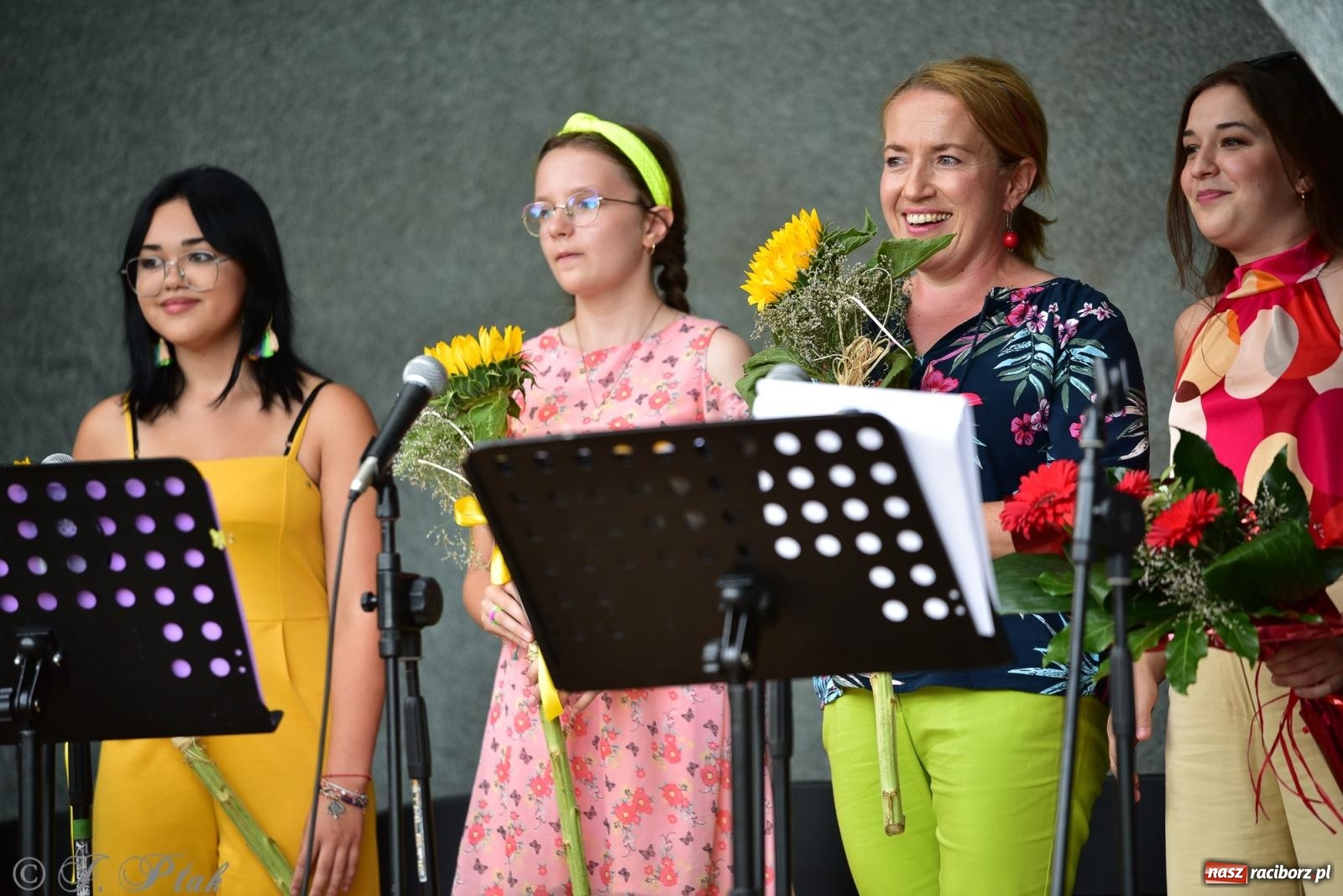 Zdjęcie w galerii na portalu naszraciborz.pl: The Beatles Forever - koncert letni na podsumowanie warsztatów wokalnych w parku im. Miasta Roth [FOTO i WIDEO] wiadomości z regionu
