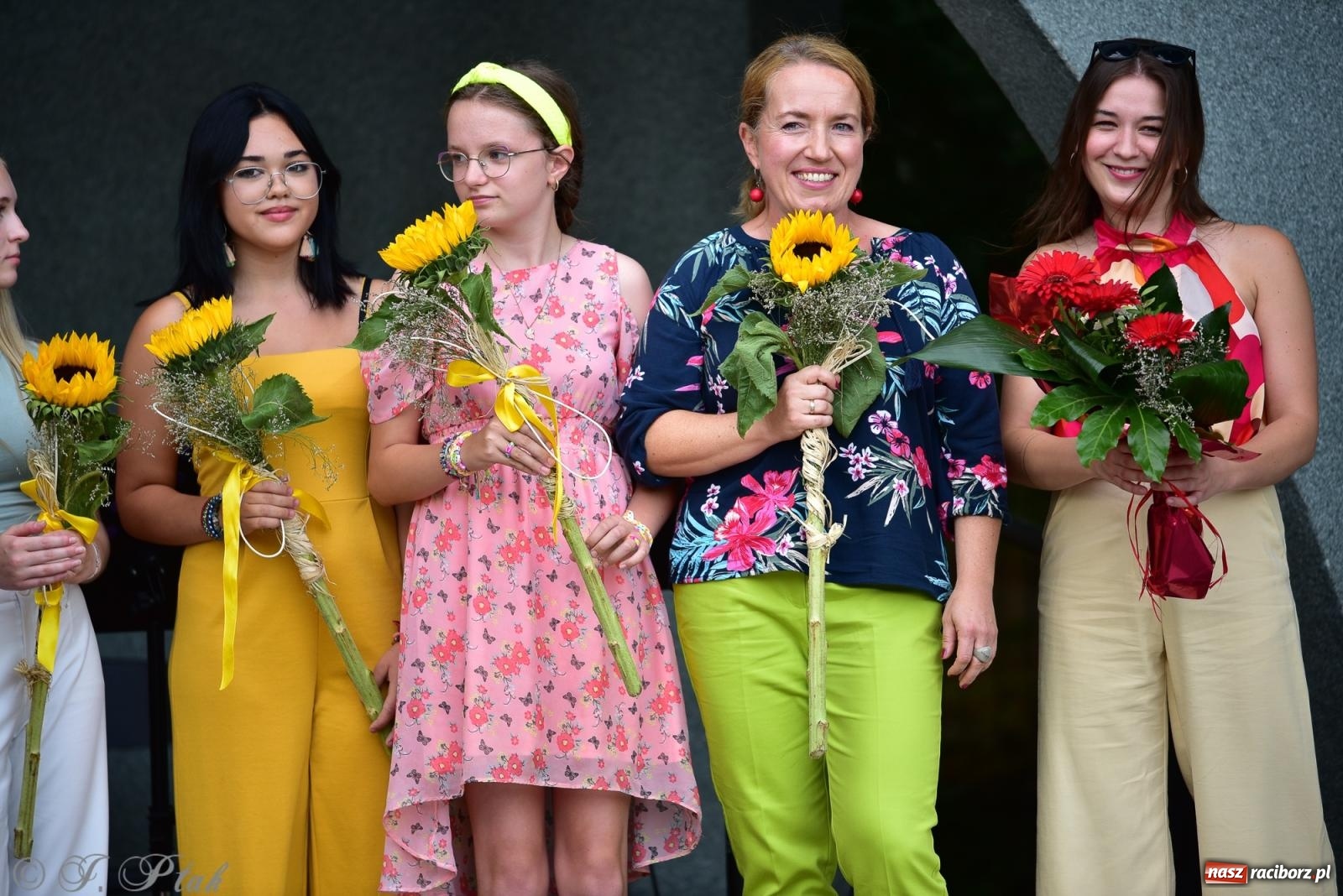 Zdjęcie w galerii na portalu naszraciborz.pl: The Beatles Forever - koncert letni na podsumowanie warsztatów wokalnych w parku im. Miasta Roth [FOTO i WIDEO] wiadomości z regionu