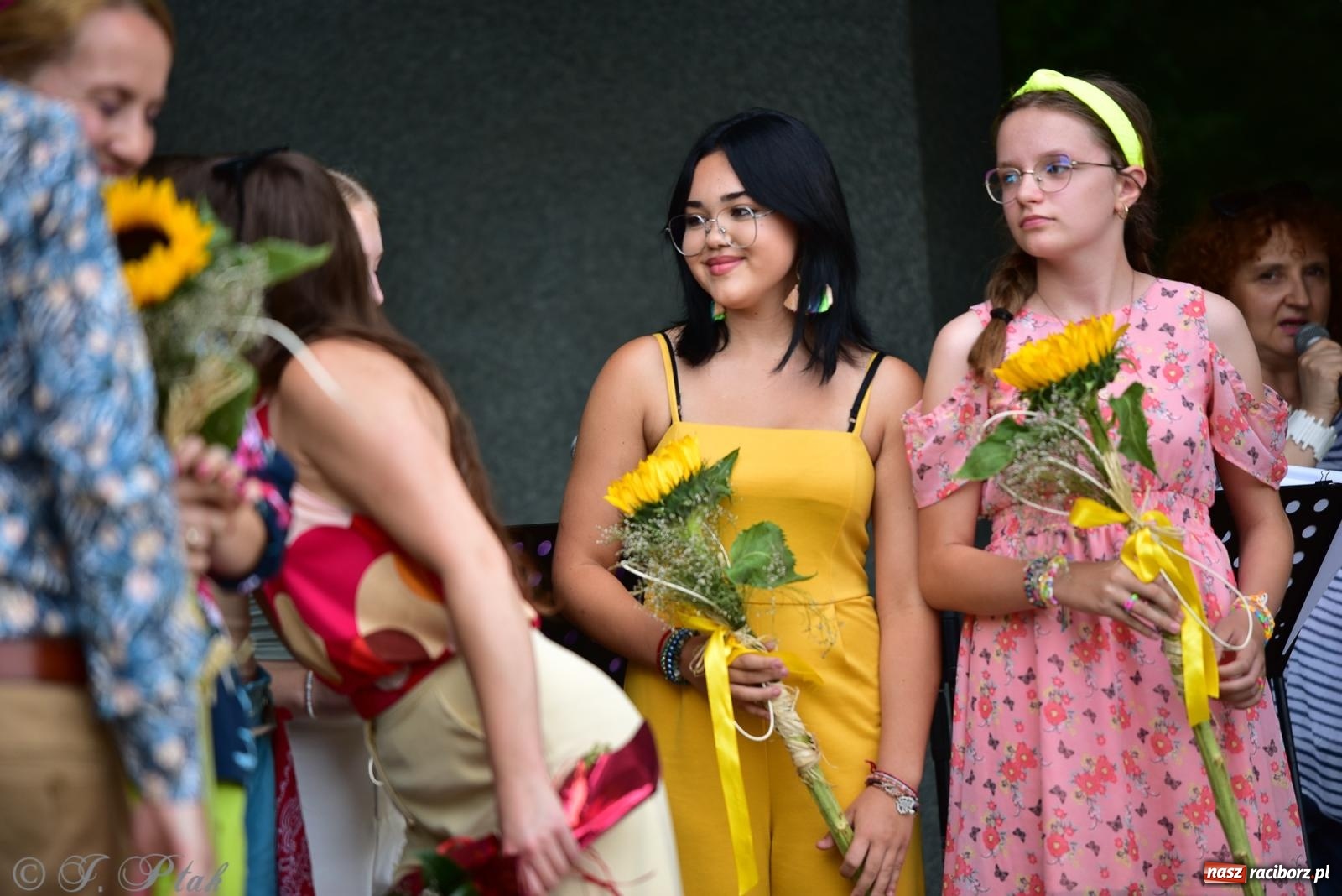 Zdjęcie w galerii na portalu naszraciborz.pl: The Beatles Forever - koncert letni na podsumowanie warsztatów wokalnych w parku im. Miasta Roth [FOTO i WIDEO] wiadomości z regionu