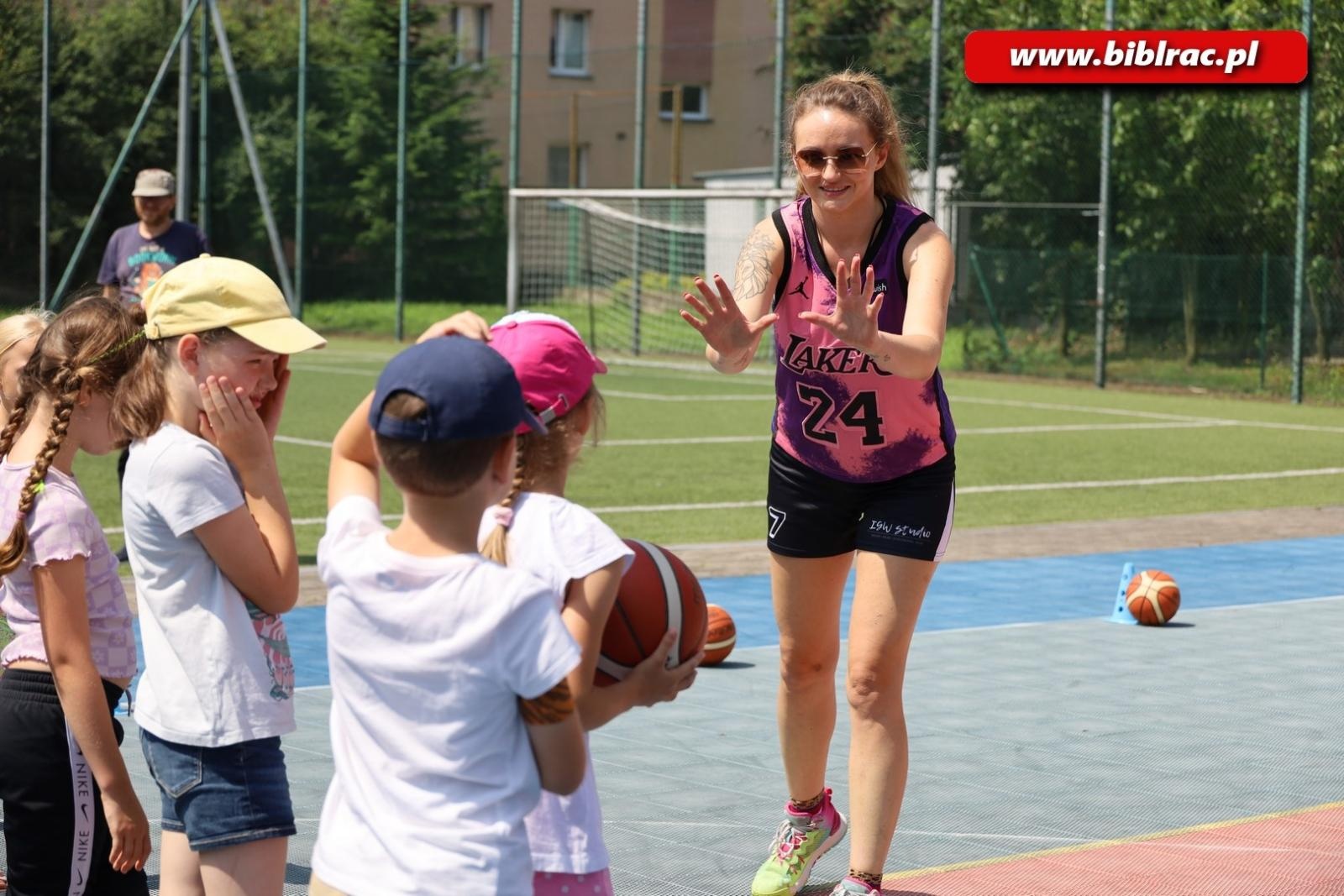 Zdjęcie w galerii na portalu naszraciborz.pl: Janusz Rokicki i Monika Opiatowska gośćmi Olimpijskiego Lata z biblioteką wiadomości z regionu