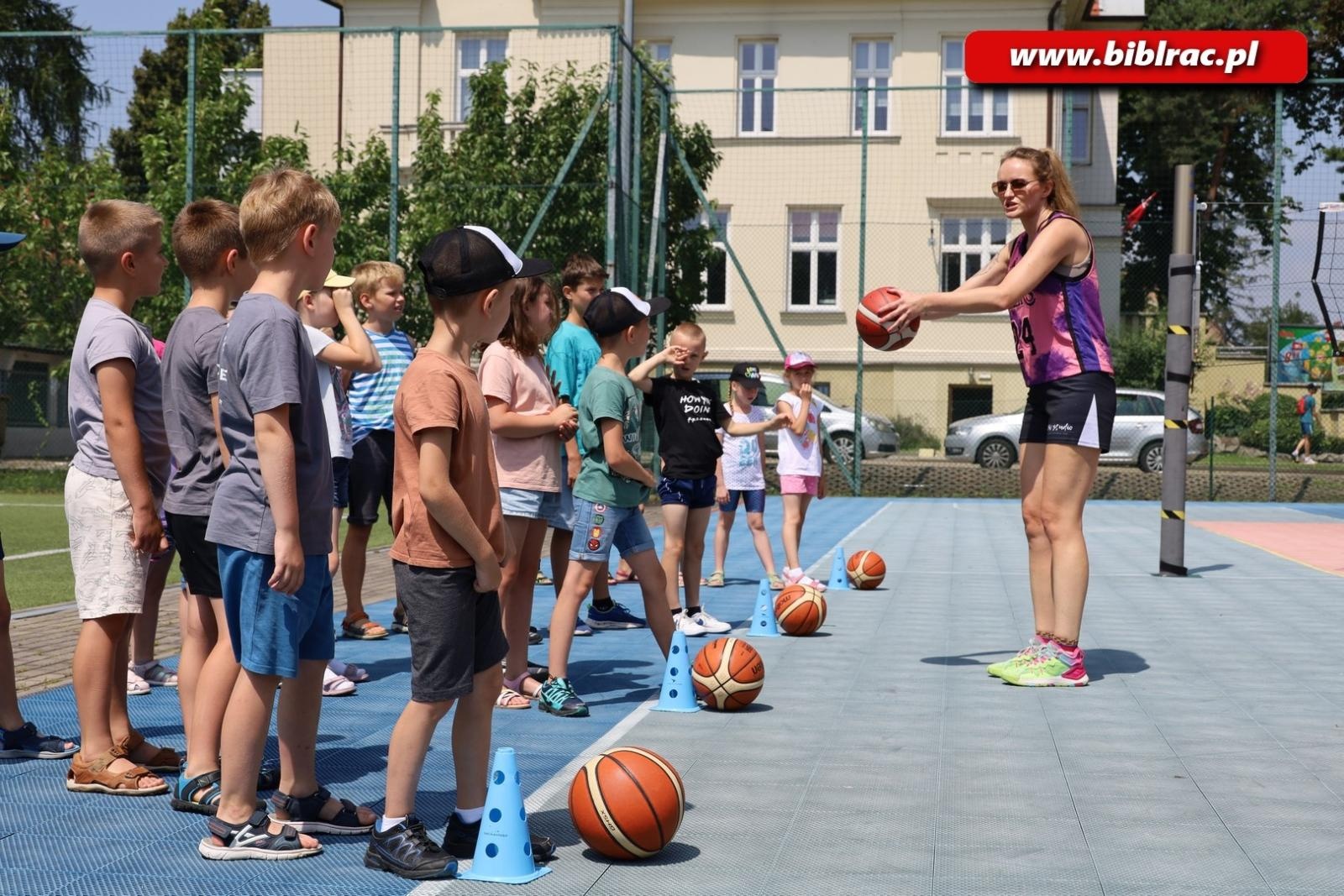 Zdjęcie w galerii na portalu naszraciborz.pl: Janusz Rokicki i Monika Opiatowska gośćmi Olimpijskiego Lata z biblioteką wiadomości z regionu