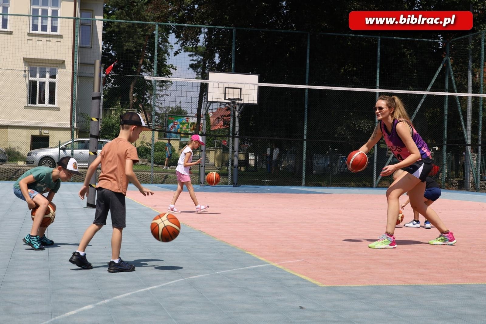 Zdjęcie w galerii na portalu naszraciborz.pl: Janusz Rokicki i Monika Opiatowska gośćmi Olimpijskiego Lata z biblioteką wiadomości z regionu