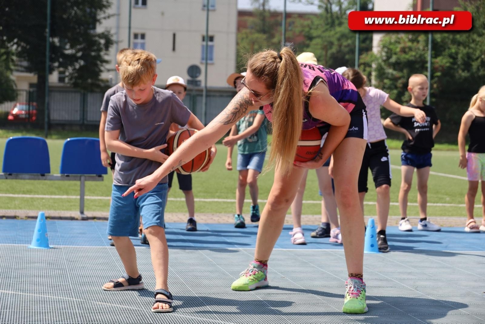 Zdjęcie w galerii na portalu naszraciborz.pl: Janusz Rokicki i Monika Opiatowska gośćmi Olimpijskiego Lata z biblioteką wiadomości z regionu