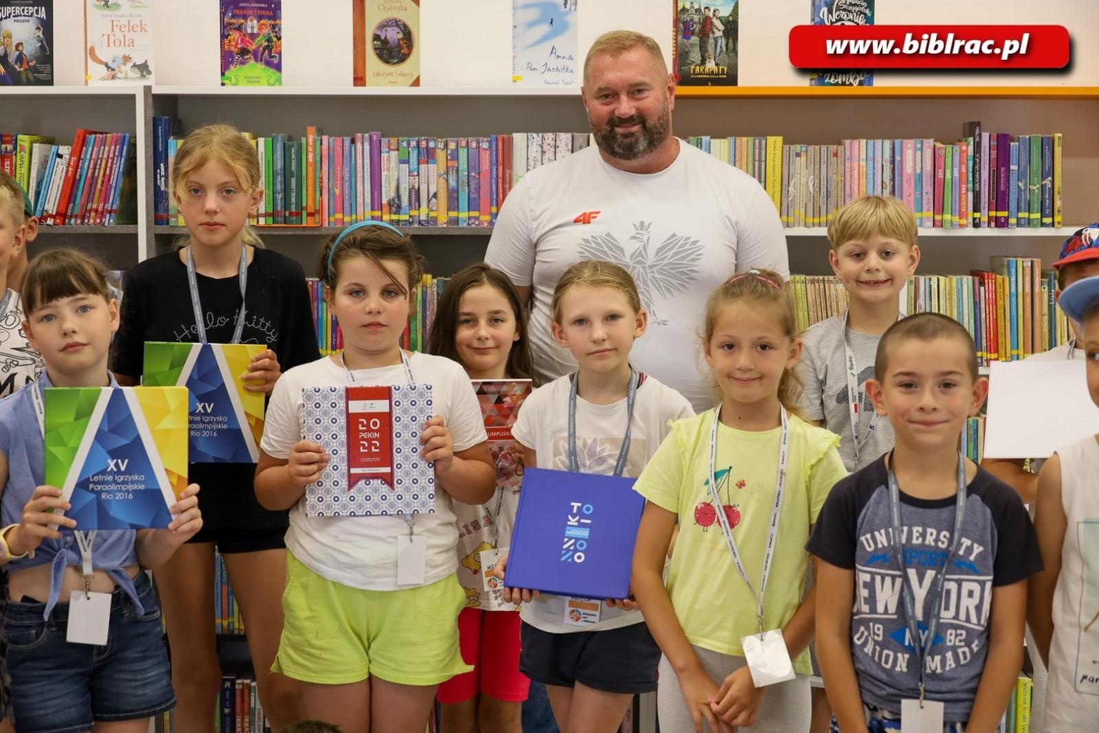 Zdjęcie w galerii na portalu naszraciborz.pl: Janusz Rokicki i Monika Opiatowska gośćmi Olimpijskiego Lata z biblioteką wiadomości z regionu