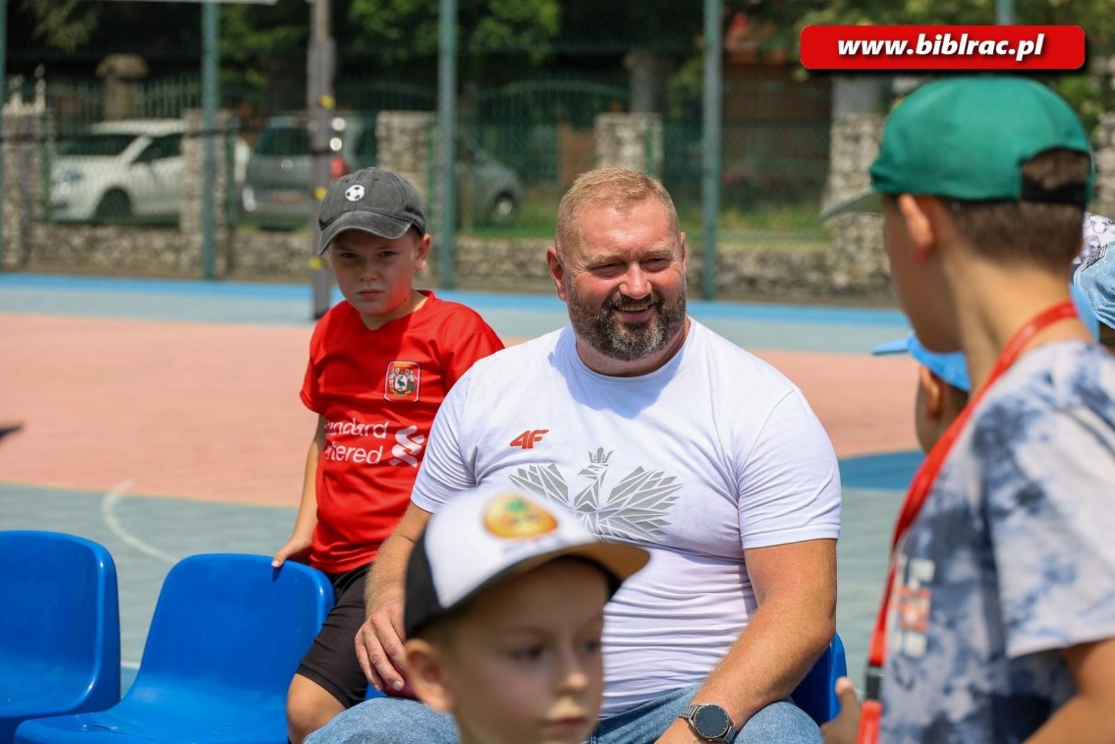 Zdjęcie w galerii na portalu naszraciborz.pl: Janusz Rokicki i Monika Opiatowska gośćmi Olimpijskiego Lata z biblioteką wiadomości z regionu