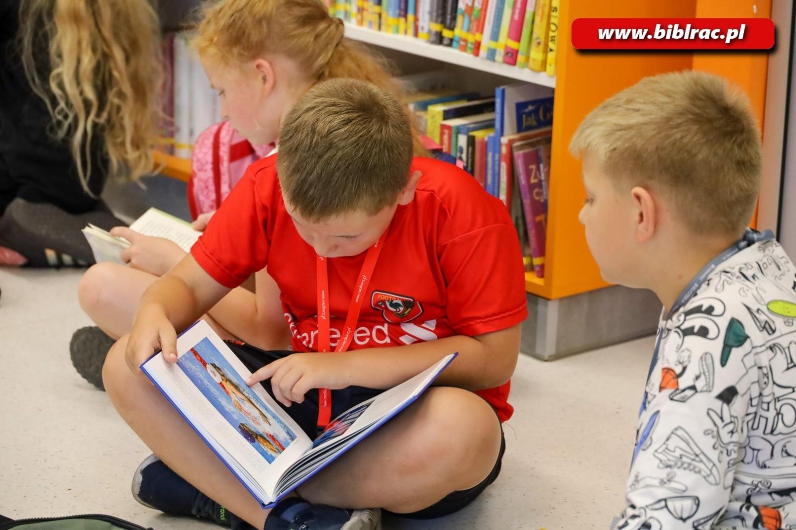 Zdjęcie w galerii na portalu naszraciborz.pl: Janusz Rokicki i Monika Opiatowska gośćmi Olimpijskiego Lata z biblioteką wiadomości z regionu