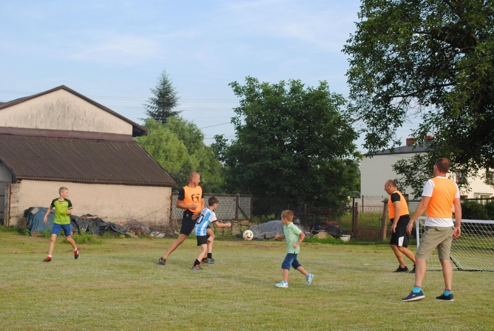 Zdjęcie w galerii na portalu naszraciborz.pl: Sportowy piknik rodzinny w Szymocicach. Wielki finał akcji Działaj Lokalnie wiadomości z regionu