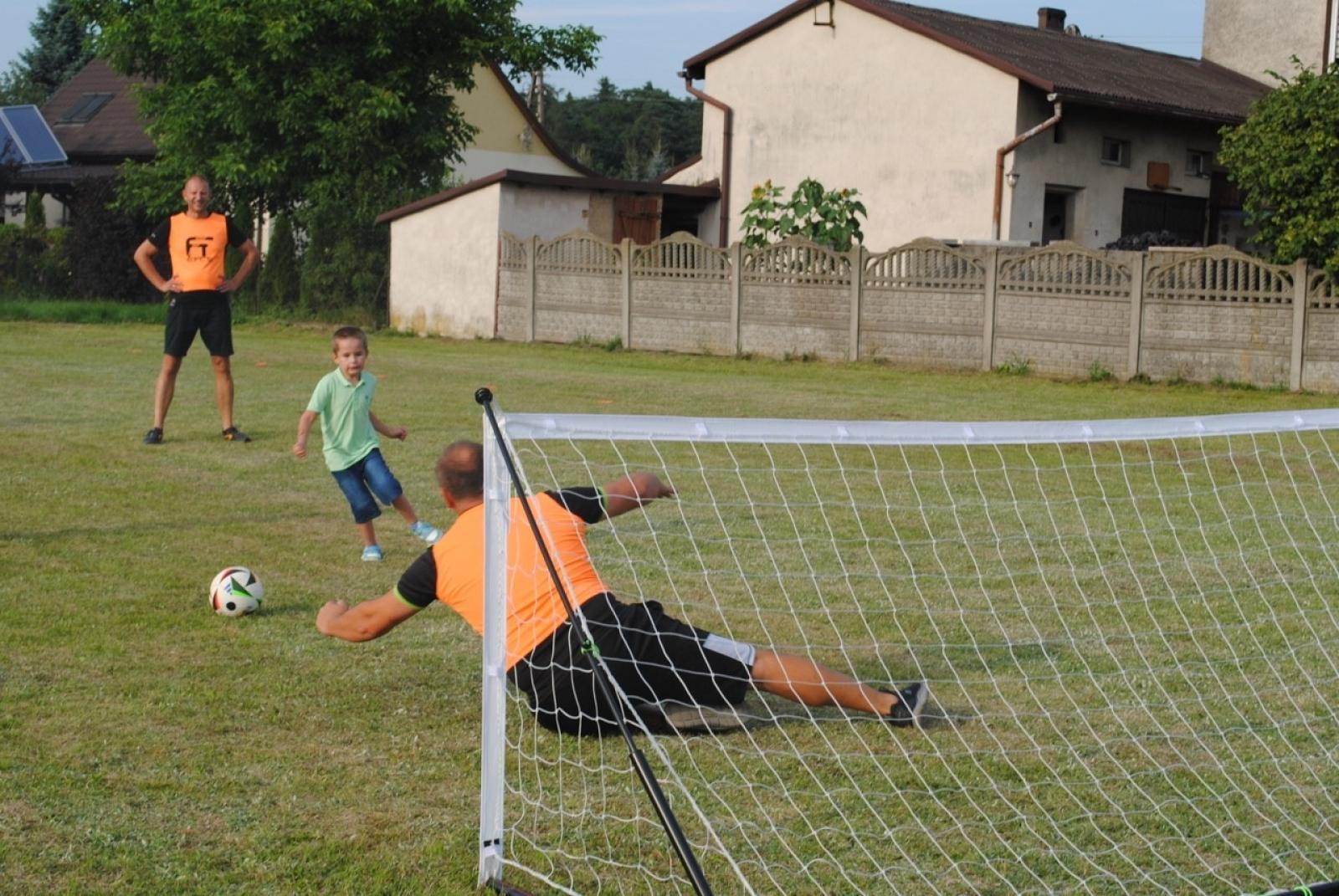 Zdjęcie w galerii na portalu naszraciborz.pl: Sportowy piknik rodzinny w Szymocicach. Wielki finał akcji Działaj Lokalnie wiadomości z regionu
