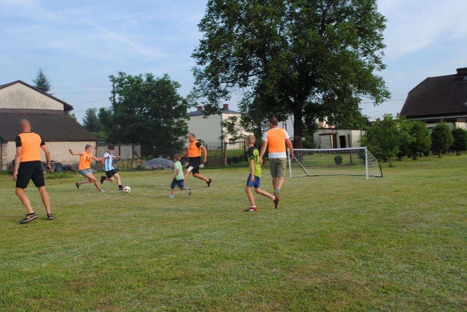 Zdjęcie w galerii na portalu naszraciborz.pl: Sportowy piknik rodzinny w Szymocicach. Wielki finał akcji Działaj Lokalnie wiadomości z regionu