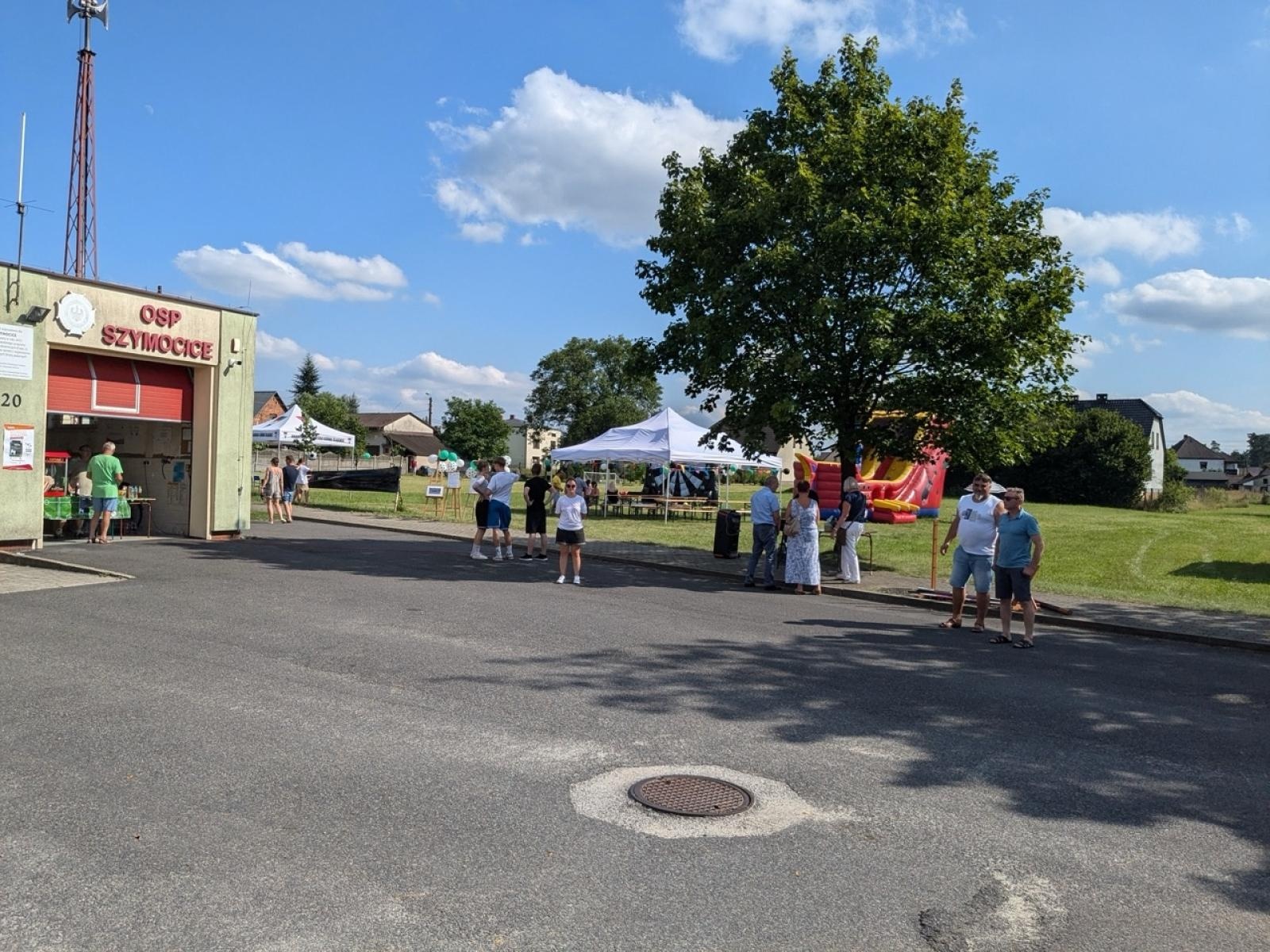 Zdjęcie w galerii na portalu naszraciborz.pl: Sportowy piknik rodzinny w Szymocicach. Wielki finał akcji Działaj Lokalnie wiadomości z regionu