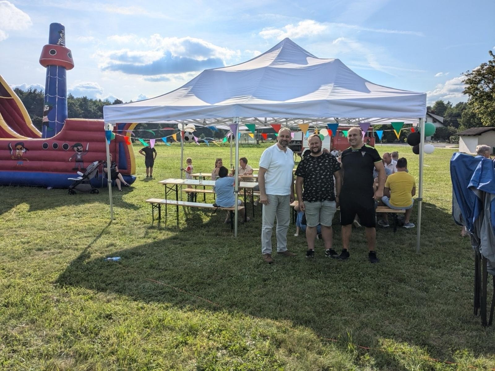 Zdjęcie w galerii na portalu naszraciborz.pl: Sportowy piknik rodzinny w Szymocicach. Wielki finał akcji Działaj Lokalnie wiadomości z regionu