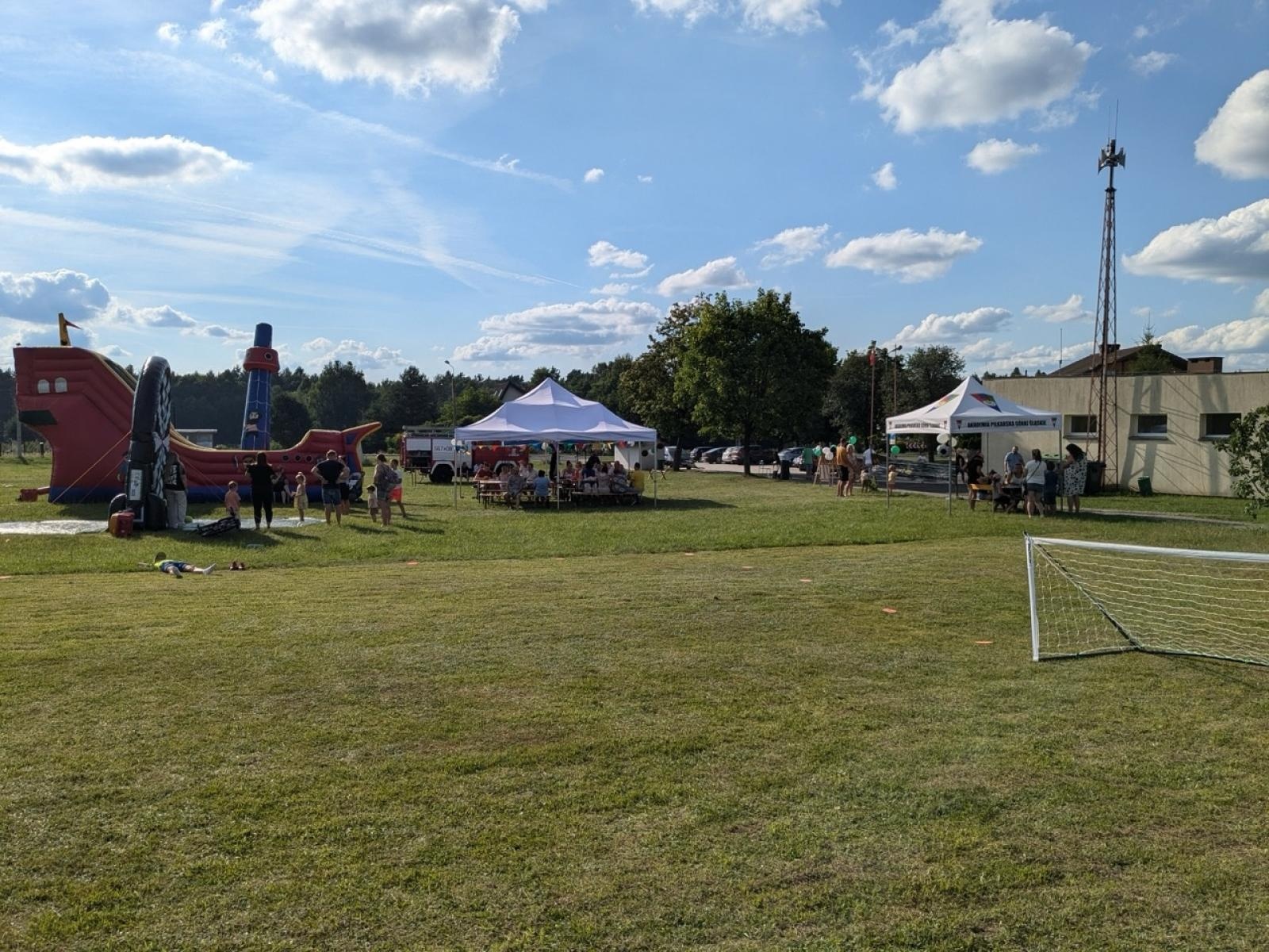 Zdjęcie w galerii na portalu naszraciborz.pl: Sportowy piknik rodzinny w Szymocicach. Wielki finał akcji Działaj Lokalnie wiadomości z regionu