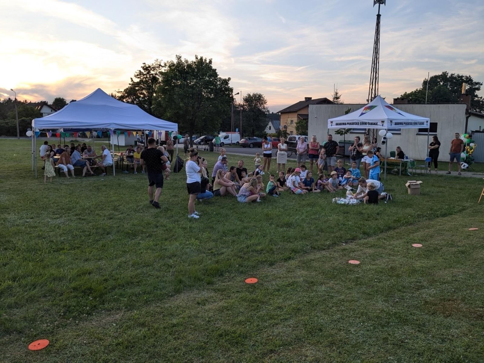 Zdjęcie w galerii na portalu naszraciborz.pl: Sportowy piknik rodzinny w Szymocicach. Wielki finał akcji Działaj Lokalnie wiadomości z regionu