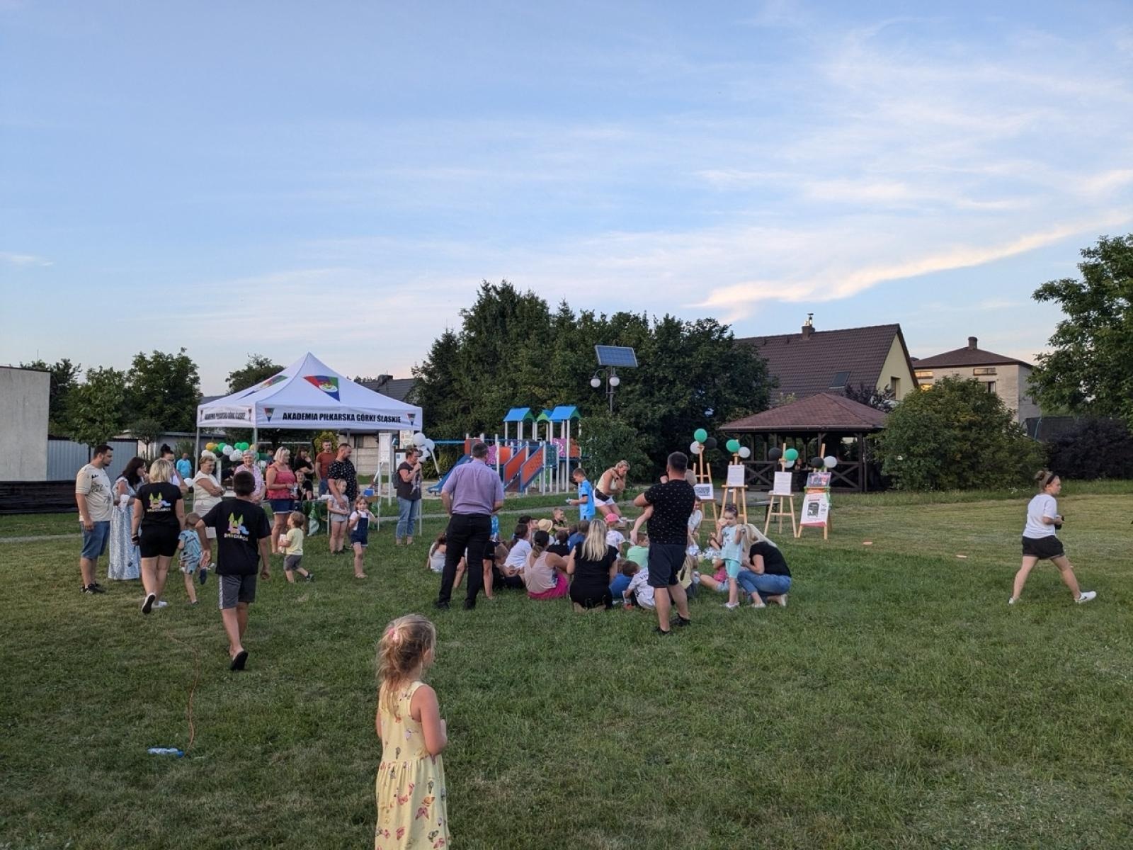 Zdjęcie w galerii na portalu naszraciborz.pl: Sportowy piknik rodzinny w Szymocicach. Wielki finał akcji Działaj Lokalnie wiadomości z regionu