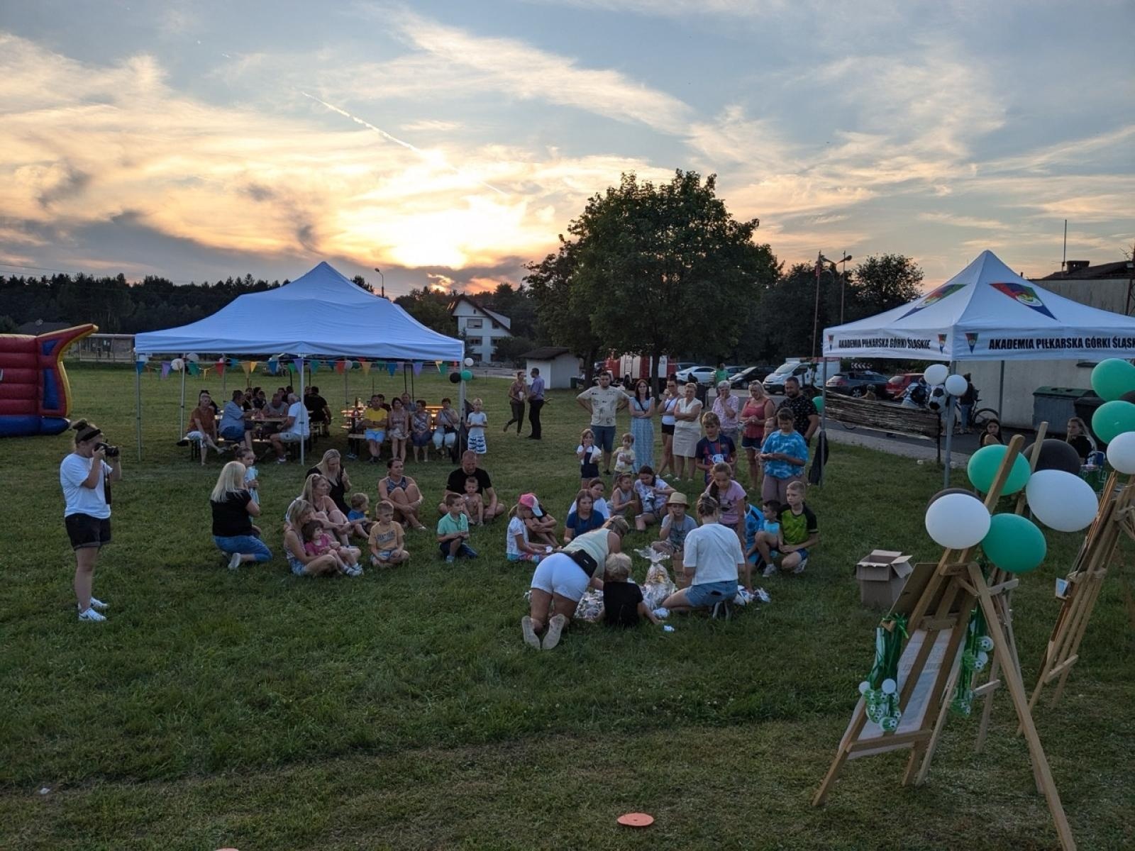 Zdjęcie w galerii na portalu naszraciborz.pl: Sportowy piknik rodzinny w Szymocicach. Wielki finał akcji Działaj Lokalnie wiadomości z regionu