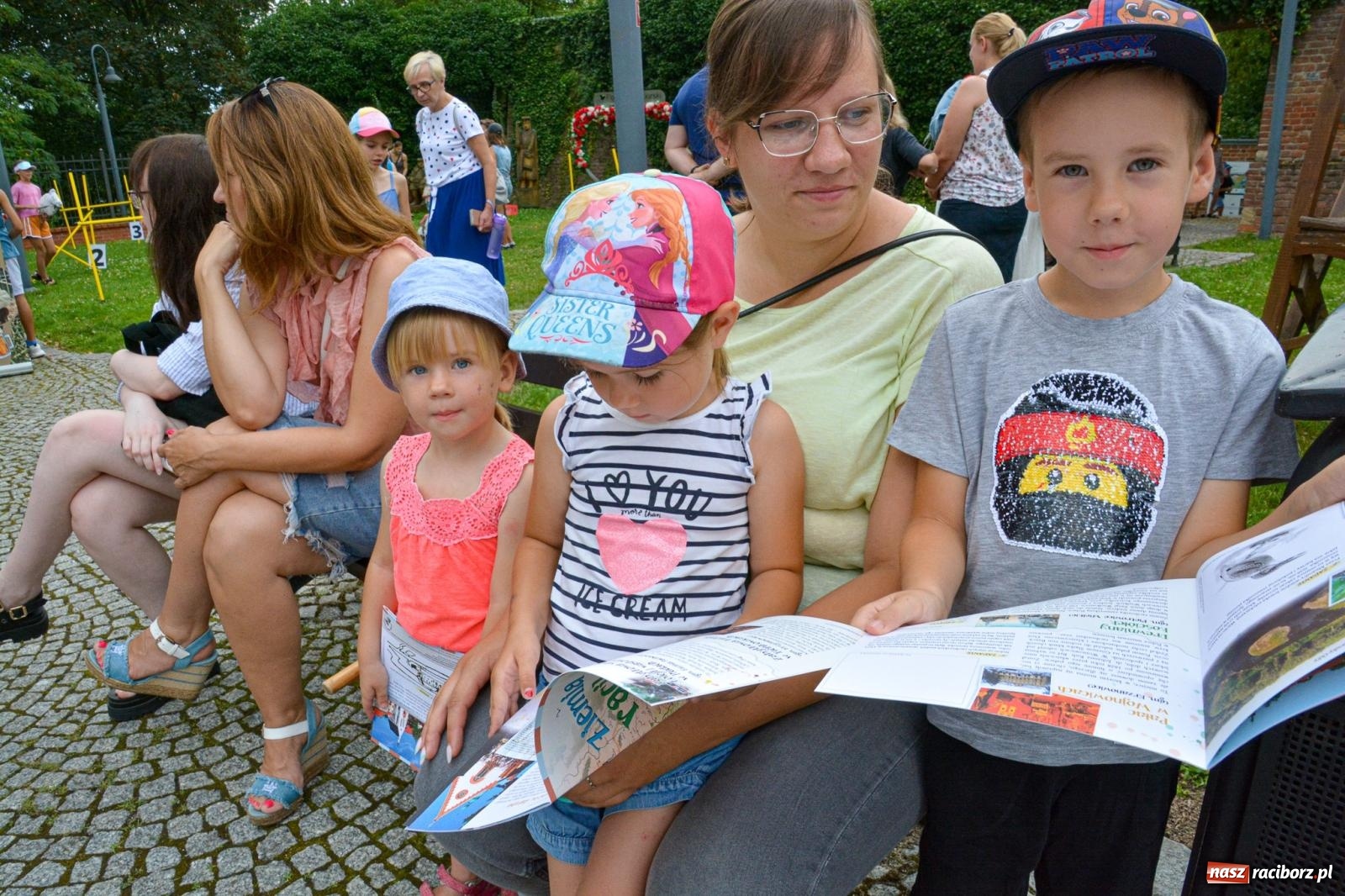 Zdjęcie w galerii na portalu naszraciborz.pl: Przejażdżki bryczką hitem wakacji w siodle na zamku [FOTO i WIDEO] wiadomości z regionu