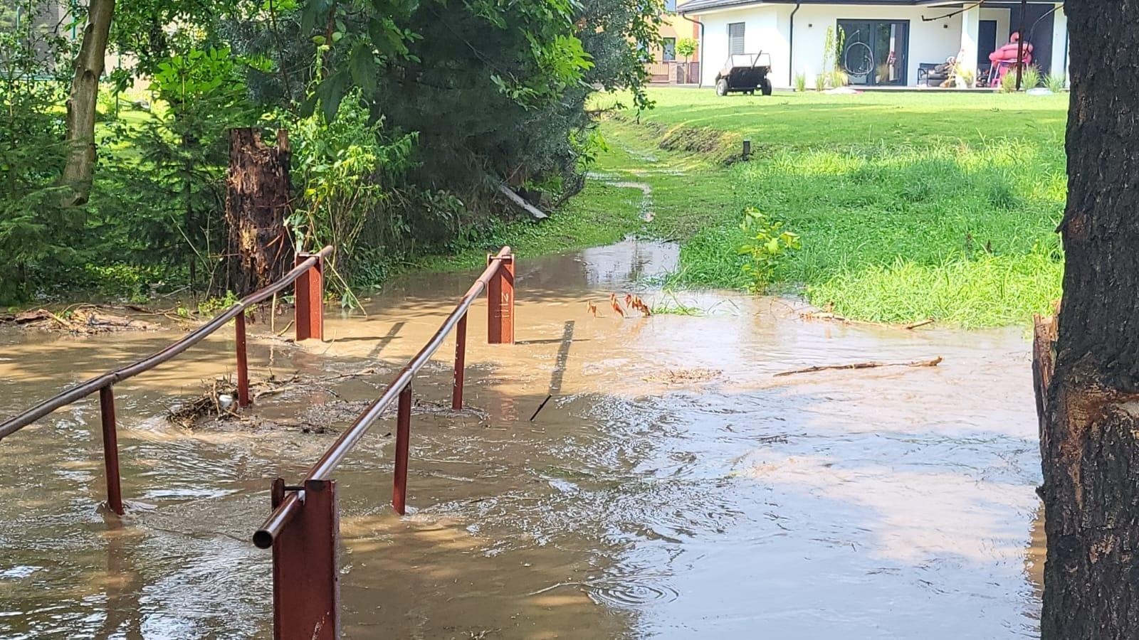 Zdjęcie w galerii na portalu naszraciborz.pl: Oberwanie chmury w Krzanowicach. Woda wdarła się do domostw wiadomości z regionu