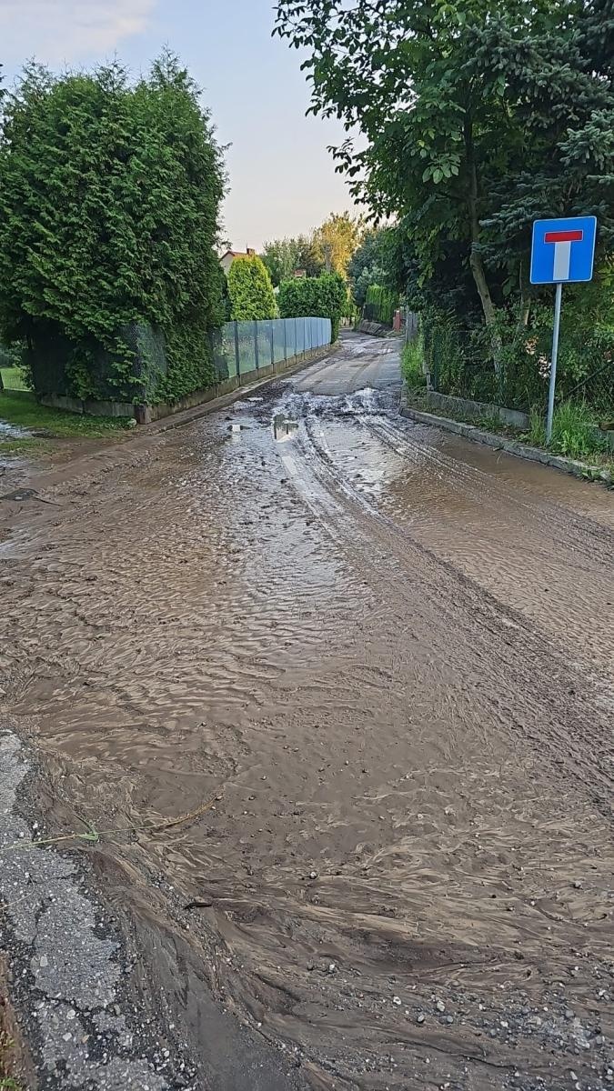 Zdjęcie w galerii na portalu naszraciborz.pl: Oberwanie chmury w Krzanowicach. Woda wdarła się do domostw wiadomości z regionu