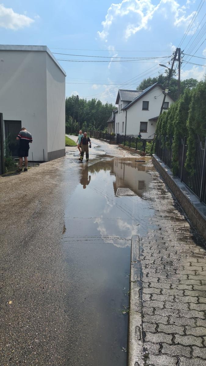 Zdjęcie w galerii na portalu naszraciborz.pl: Oberwanie chmury w Krzanowicach. Woda wdarła się do domostw wiadomości z regionu