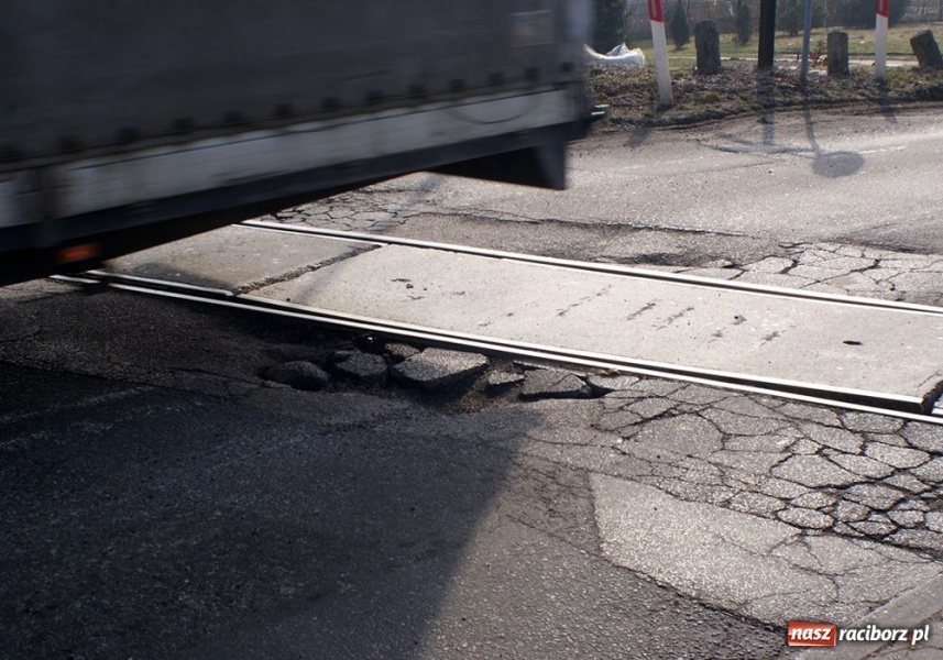 Zdjęcie w galerii na portalu naszraciborz.pl: Przejazd kolejowy groźny dla kierowców wiadomości z regionu
