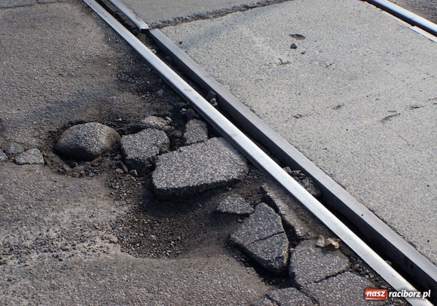 Zdjęcie w galerii na portalu naszraciborz.pl: Przejazd kolejowy groźny dla kierowców wiadomości z regionu