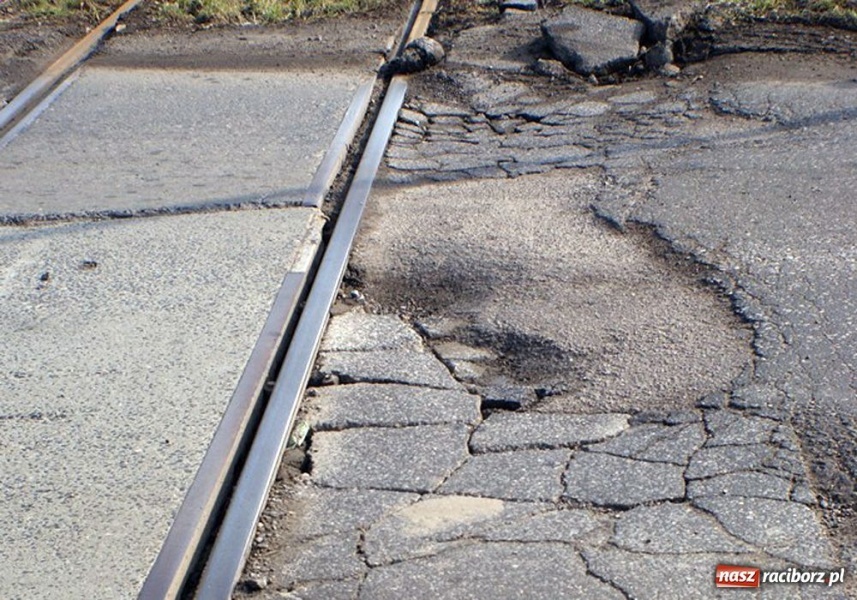 Zdjęcie w galerii na portalu naszraciborz.pl: Przejazd kolejowy groźny dla kierowców wiadomości z regionu