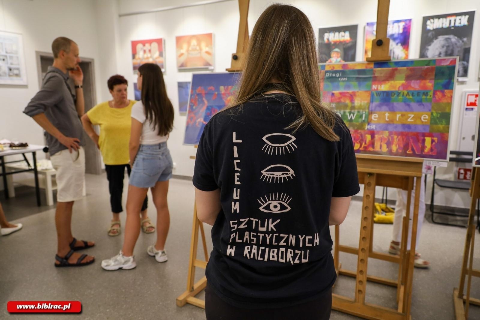 Zdjęcie w galerii na portalu naszraciborz.pl: Dyplomy w raciborskim Plastyku. Jedna z prac powstała w telefonie komórkowym wiadomości z regionu