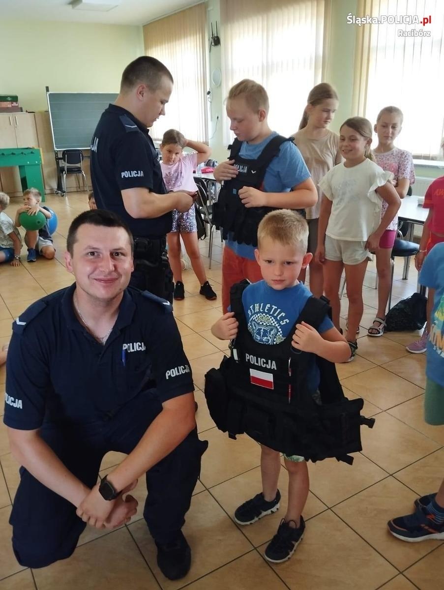 Zdjęcie w galerii na portalu naszraciborz.pl: Bezpieczne wakacje z raciborską policją wiadomości z regionu