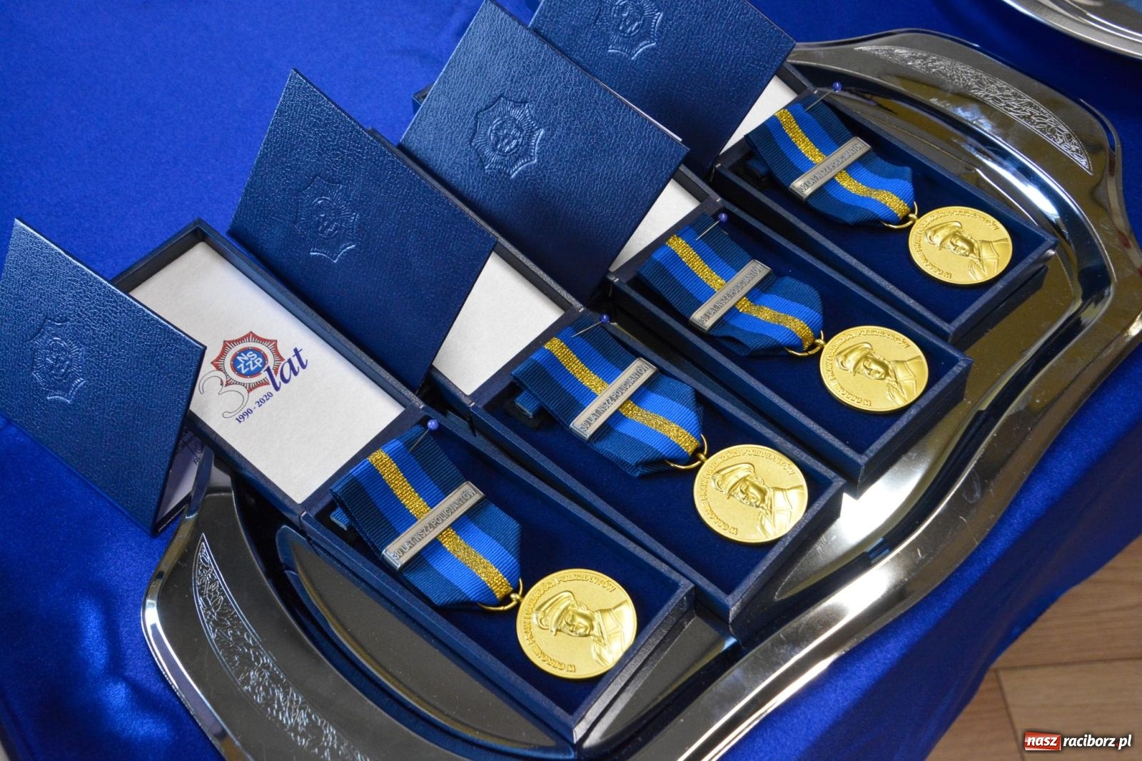 Zdjęcie w galerii na portalu naszraciborz.pl: Raciborska policja świętuje w Pietrowicach Wielkich. Wręczono awanse i odznaczenia [FOTO i WIDEO] wiadomości z regionu