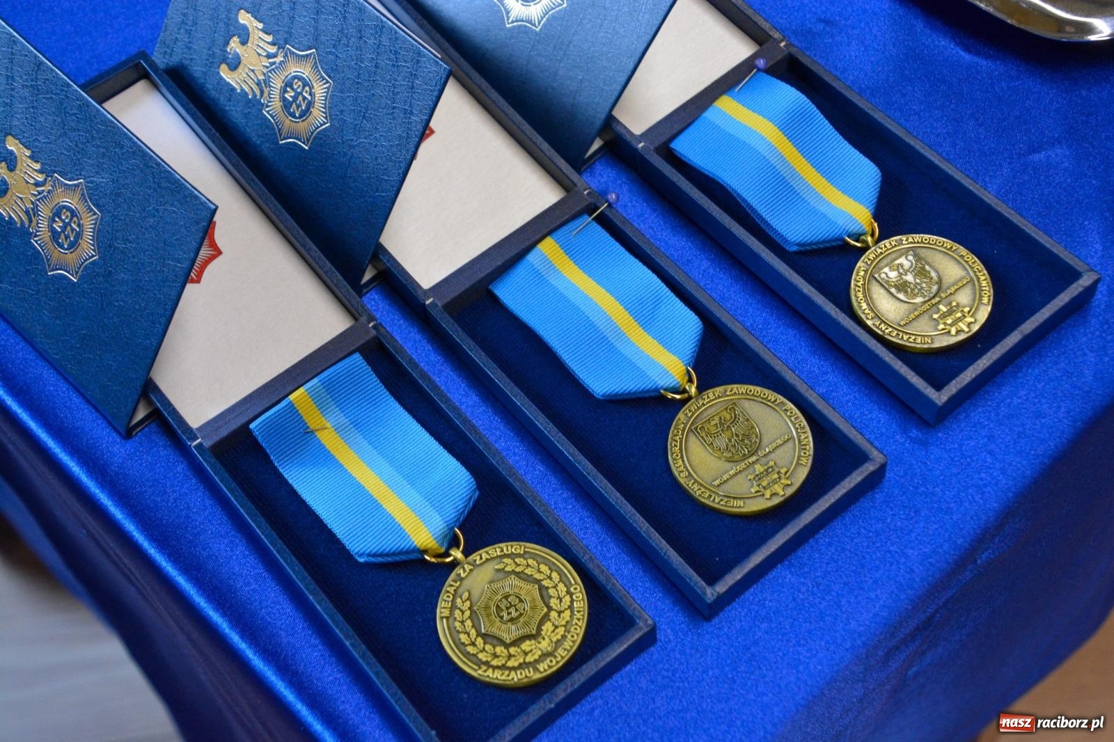 Zdjęcie w galerii na portalu naszraciborz.pl: Raciborska policja świętuje w Pietrowicach Wielkich. Wręczono awanse i odznaczenia [FOTO i WIDEO] wiadomości z regionu