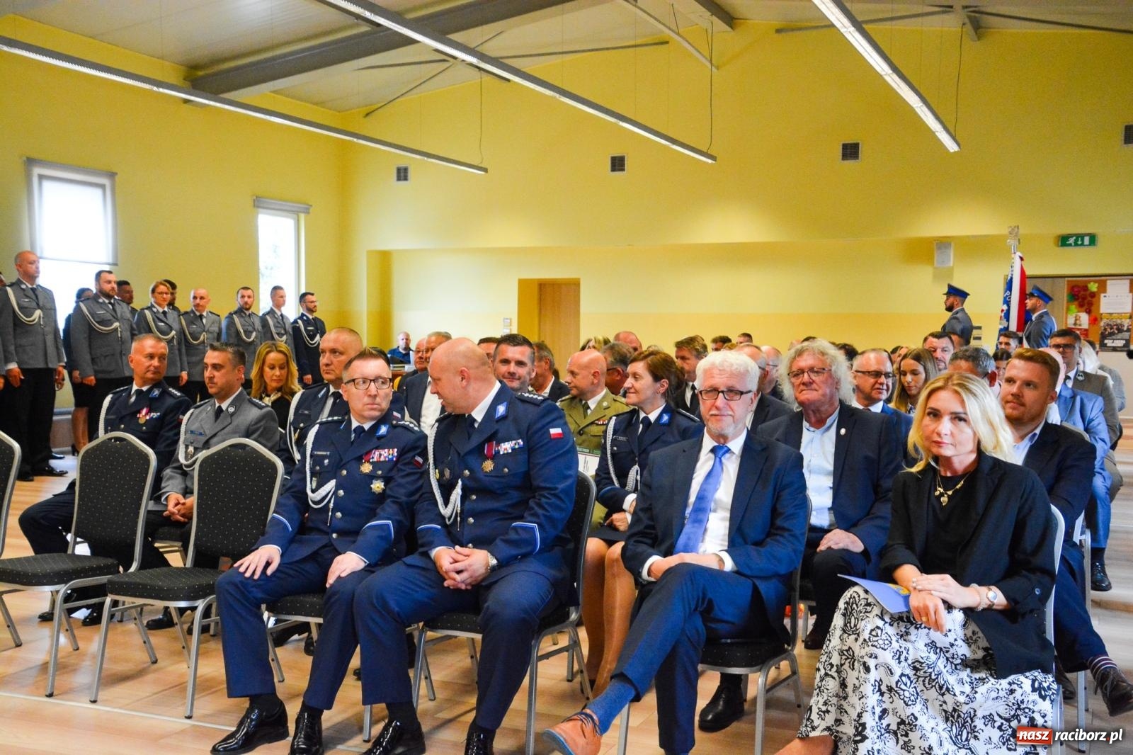 Zdjęcie w galerii na portalu naszraciborz.pl: Raciborska policja świętuje w Pietrowicach Wielkich. Wręczono awanse i odznaczenia [FOTO i WIDEO] wiadomości z regionu