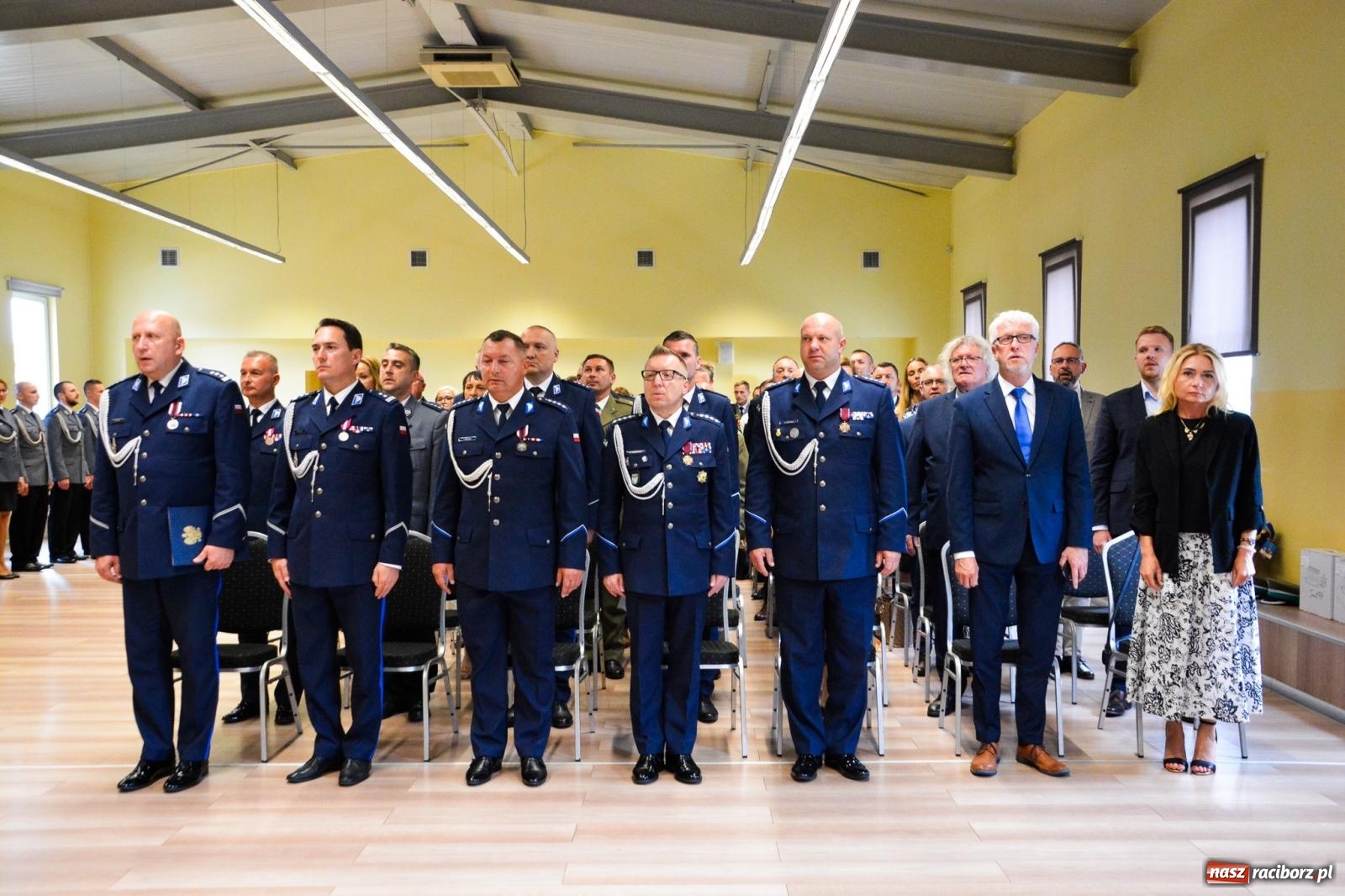 Zdjęcie w galerii na portalu naszraciborz.pl: Raciborska policja świętuje w Pietrowicach Wielkich. Wręczono awanse i odznaczenia [FOTO i WIDEO] wiadomości z regionu