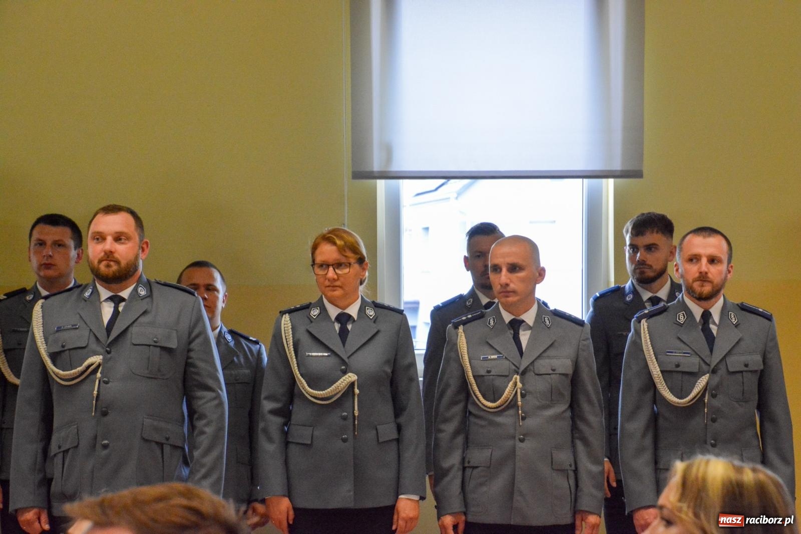 Zdjęcie w galerii na portalu naszraciborz.pl: Raciborska policja świętuje w Pietrowicach Wielkich. Wręczono awanse i odznaczenia [FOTO i WIDEO] wiadomości z regionu