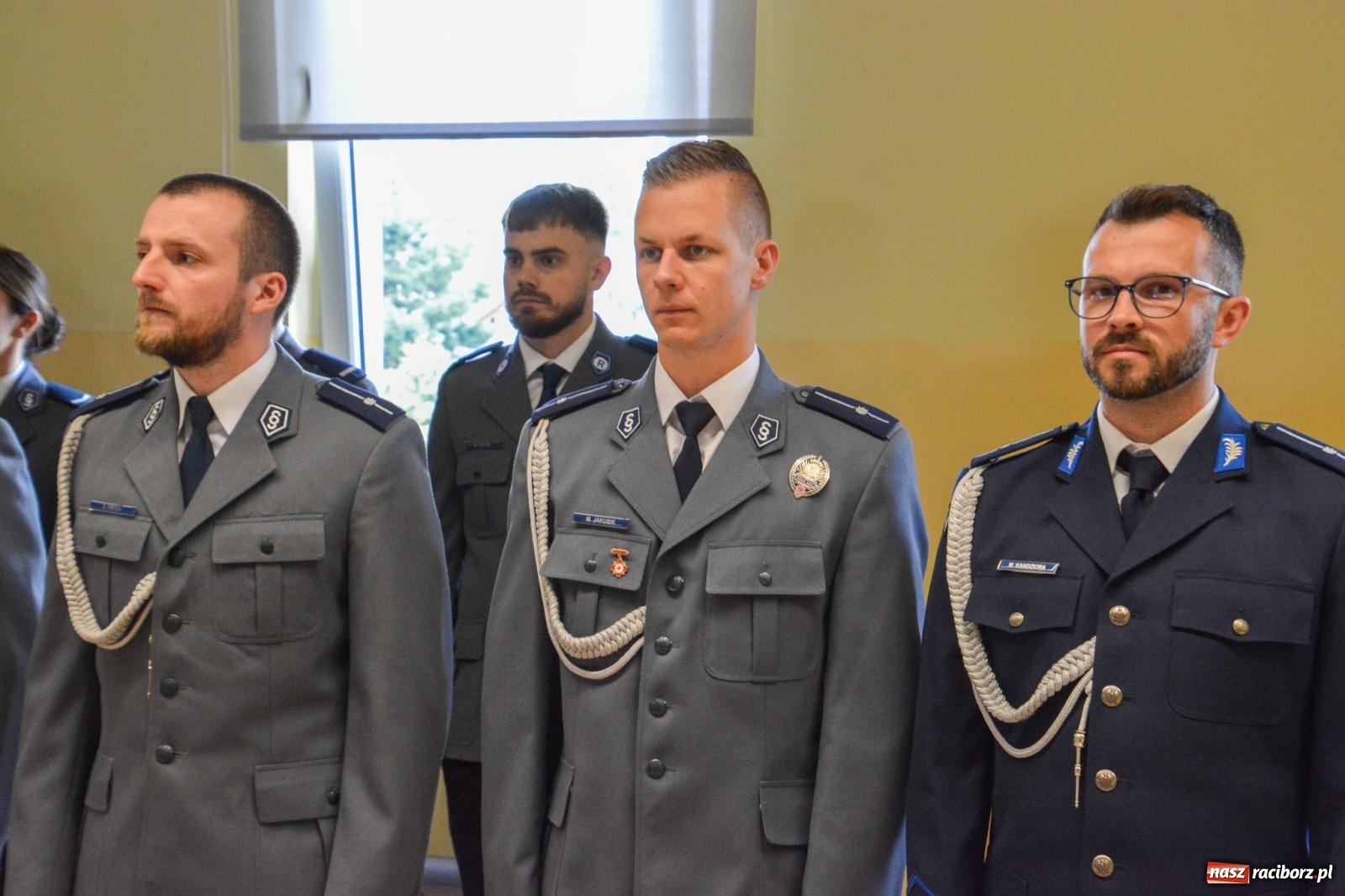 Zdjęcie w galerii na portalu naszraciborz.pl: Raciborska policja świętuje w Pietrowicach Wielkich. Wręczono awanse i odznaczenia [FOTO i WIDEO] wiadomości z regionu