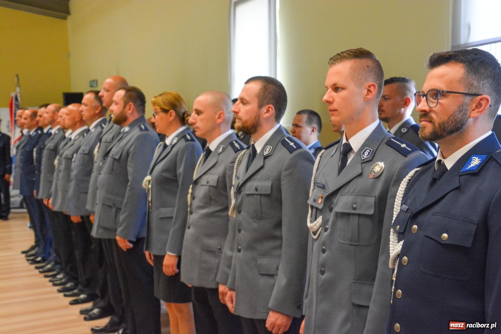 Zdjęcie w galerii na portalu naszraciborz.pl: Raciborska policja świętuje w Pietrowicach Wielkich. Wręczono awanse i odznaczenia [FOTO i WIDEO] wiadomości z regionu
