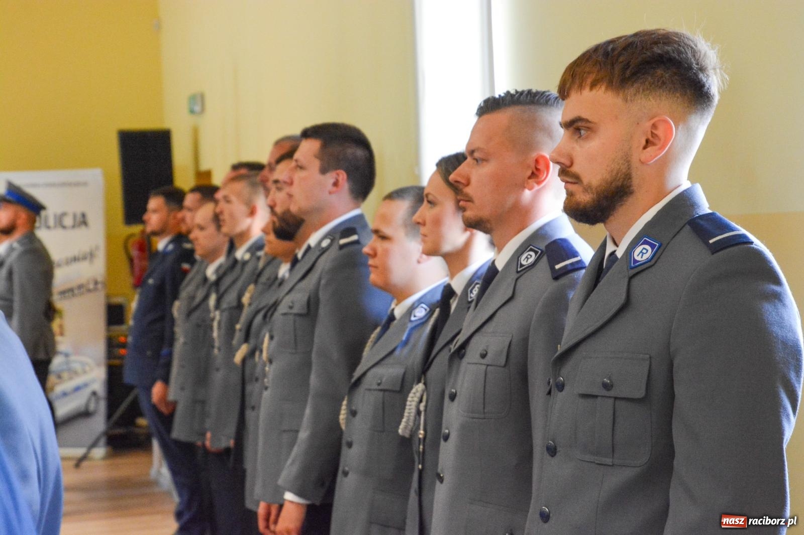 Zdjęcie w galerii na portalu naszraciborz.pl: Raciborska policja świętuje w Pietrowicach Wielkich. Wręczono awanse i odznaczenia [FOTO i WIDEO] wiadomości z regionu