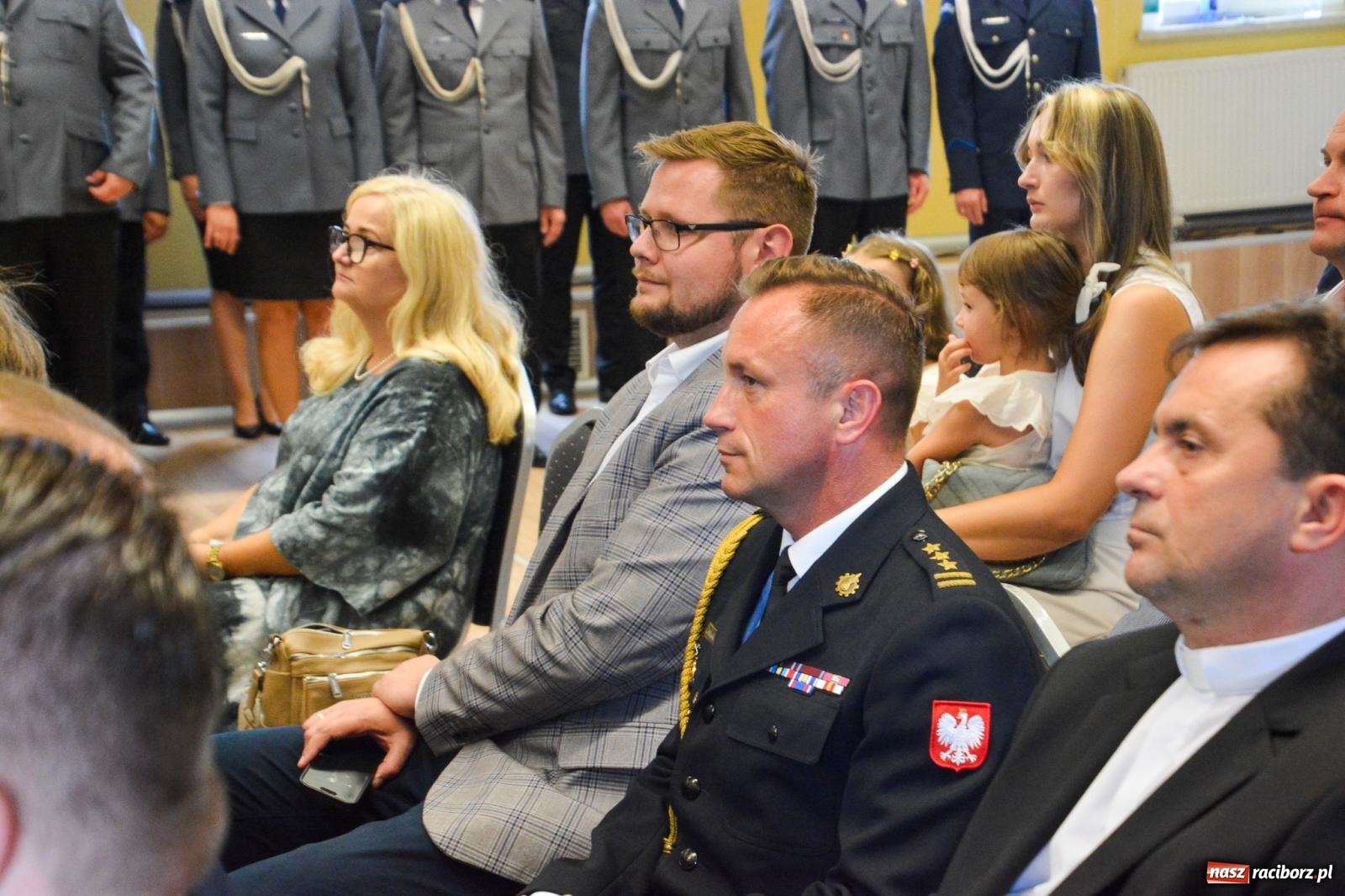 Zdjęcie w galerii na portalu naszraciborz.pl: Raciborska policja świętuje w Pietrowicach Wielkich. Wręczono awanse i odznaczenia [FOTO i WIDEO] wiadomości z regionu