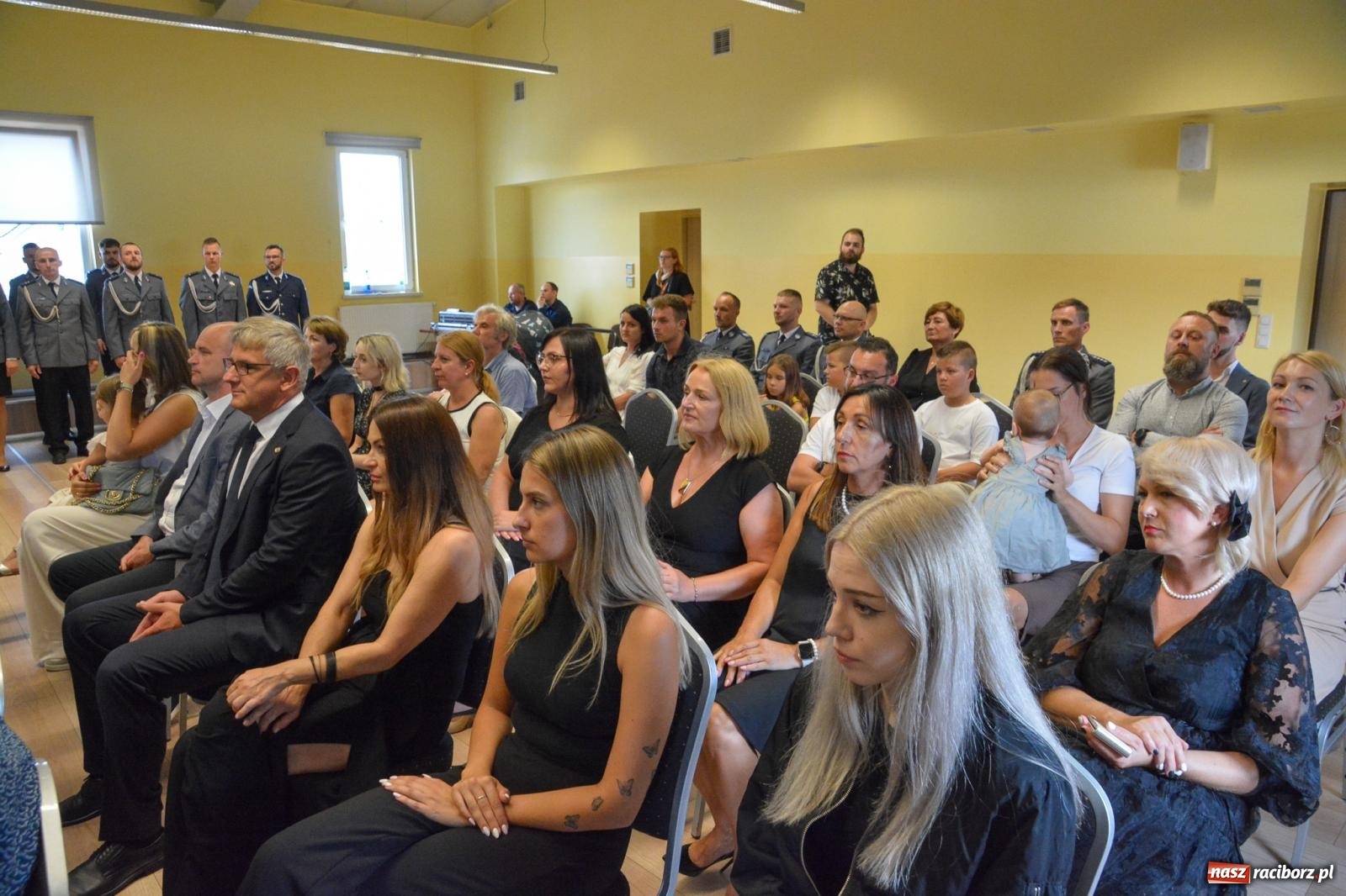 Zdjęcie w galerii na portalu naszraciborz.pl: Raciborska policja świętuje w Pietrowicach Wielkich. Wręczono awanse i odznaczenia [FOTO i WIDEO] wiadomości z regionu