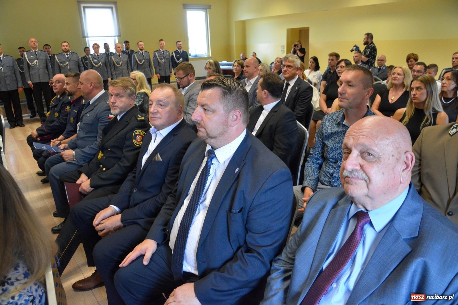 Zdjęcie w galerii na portalu naszraciborz.pl: Raciborska policja świętuje w Pietrowicach Wielkich. Wręczono awanse i odznaczenia [FOTO i WIDEO] wiadomości z regionu