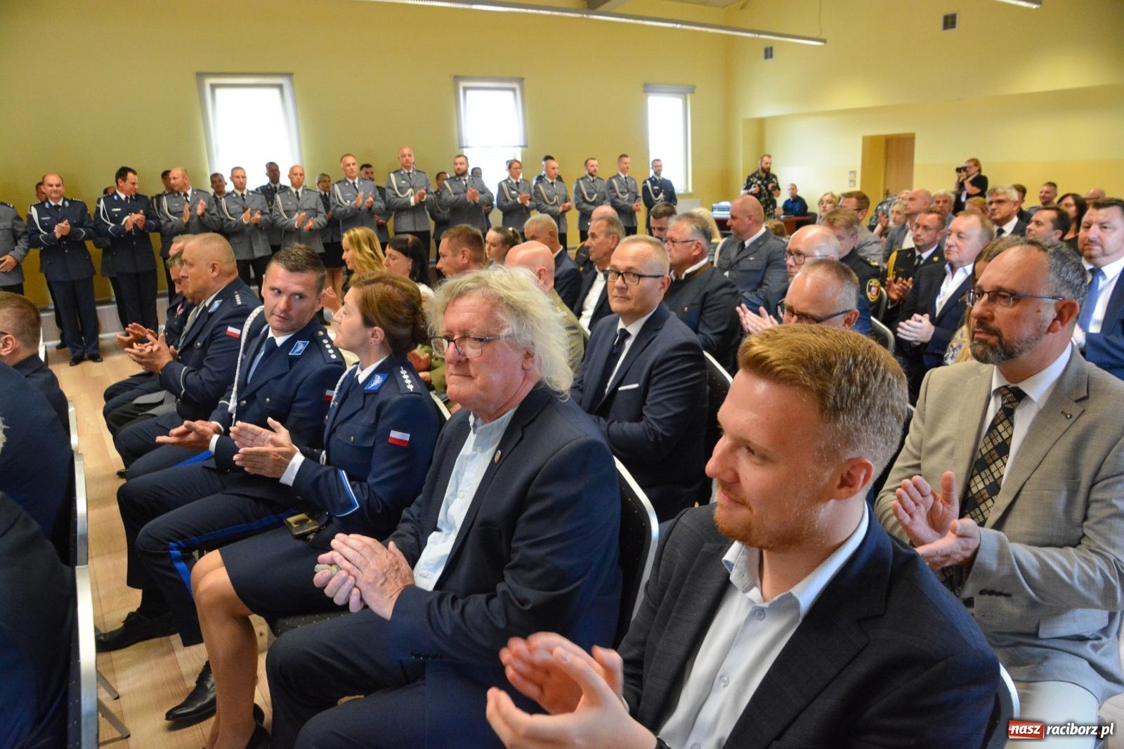 Zdjęcie w galerii na portalu naszraciborz.pl: Raciborska policja świętuje w Pietrowicach Wielkich. Wręczono awanse i odznaczenia [FOTO i WIDEO] wiadomości z regionu