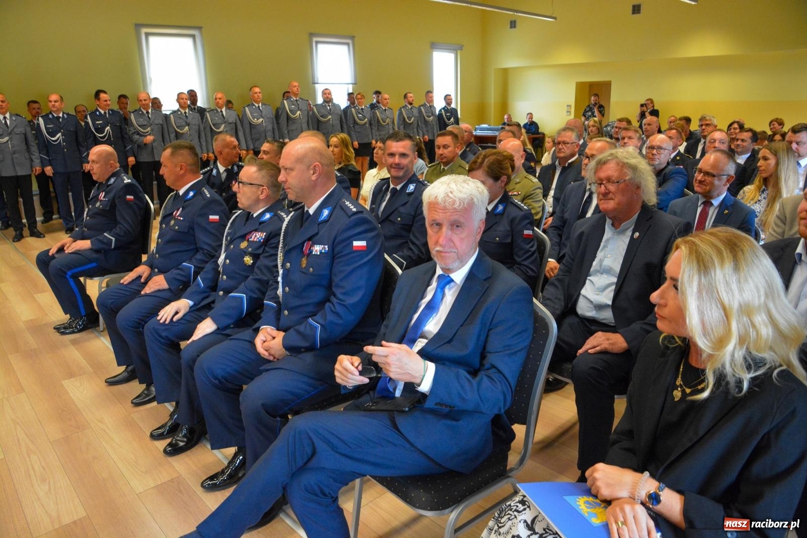 Zdjęcie w galerii na portalu naszraciborz.pl: Raciborska policja świętuje w Pietrowicach Wielkich. Wręczono awanse i odznaczenia [FOTO i WIDEO] wiadomości z regionu