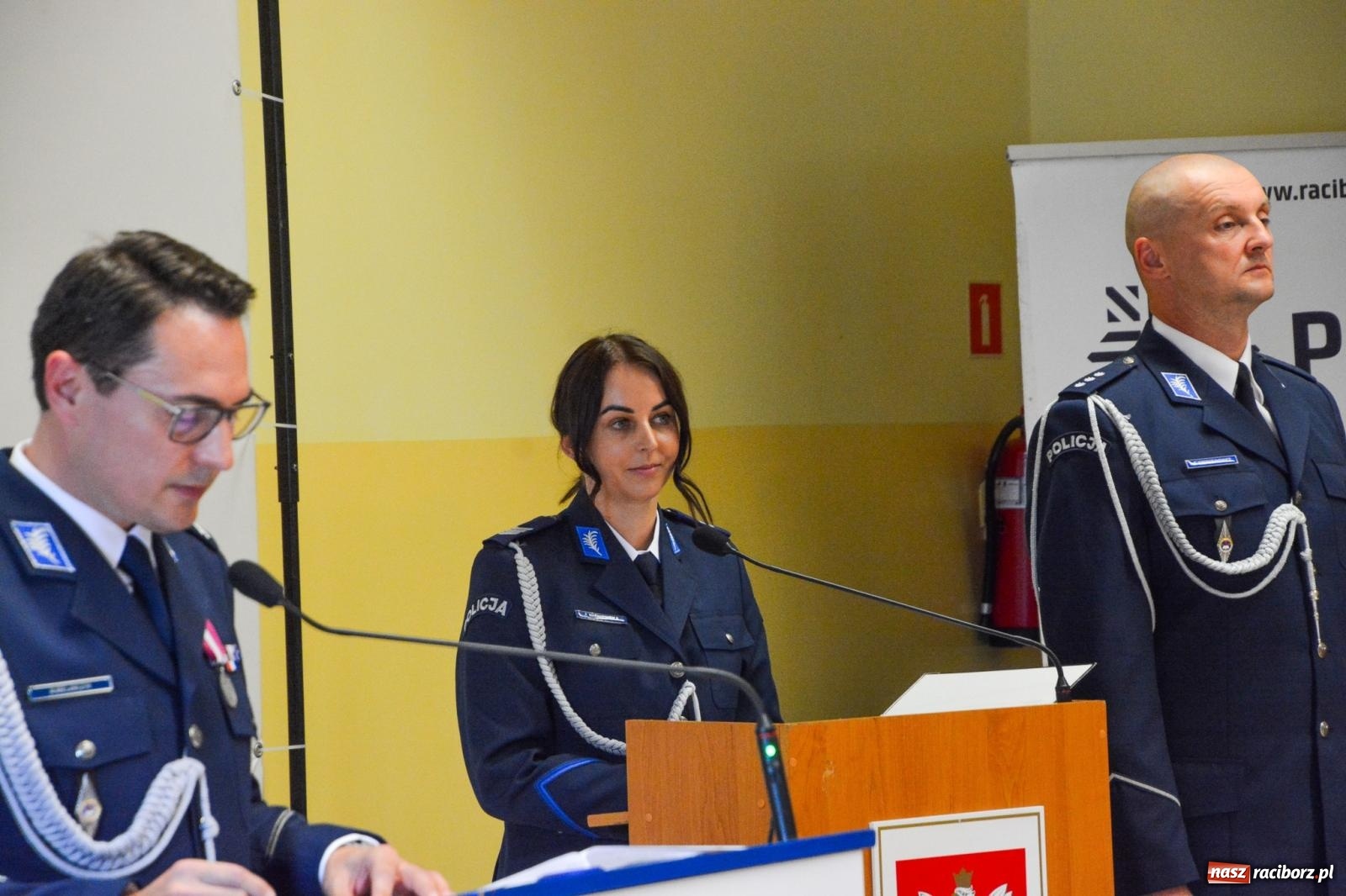 Zdjęcie w galerii na portalu naszraciborz.pl: Raciborska policja świętuje w Pietrowicach Wielkich. Wręczono awanse i odznaczenia [FOTO i WIDEO] wiadomości z regionu