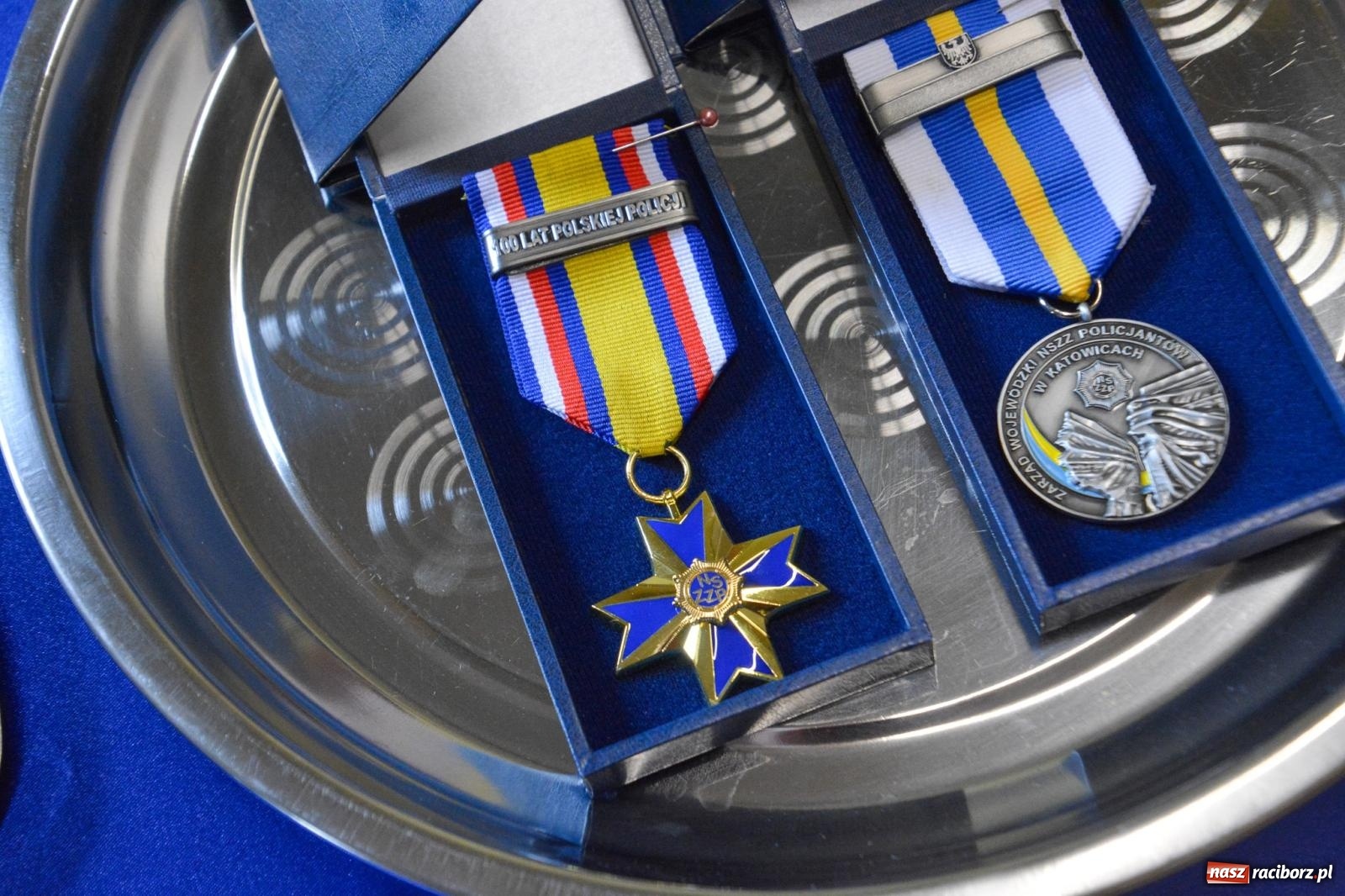 Zdjęcie w galerii na portalu naszraciborz.pl: Raciborska policja świętuje w Pietrowicach Wielkich. Wręczono awanse i odznaczenia [FOTO i WIDEO] wiadomości z regionu