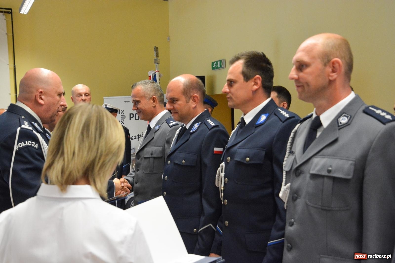 Zdjęcie w galerii na portalu naszraciborz.pl: Raciborska policja świętuje w Pietrowicach Wielkich. Wręczono awanse i odznaczenia [FOTO i WIDEO] wiadomości z regionu