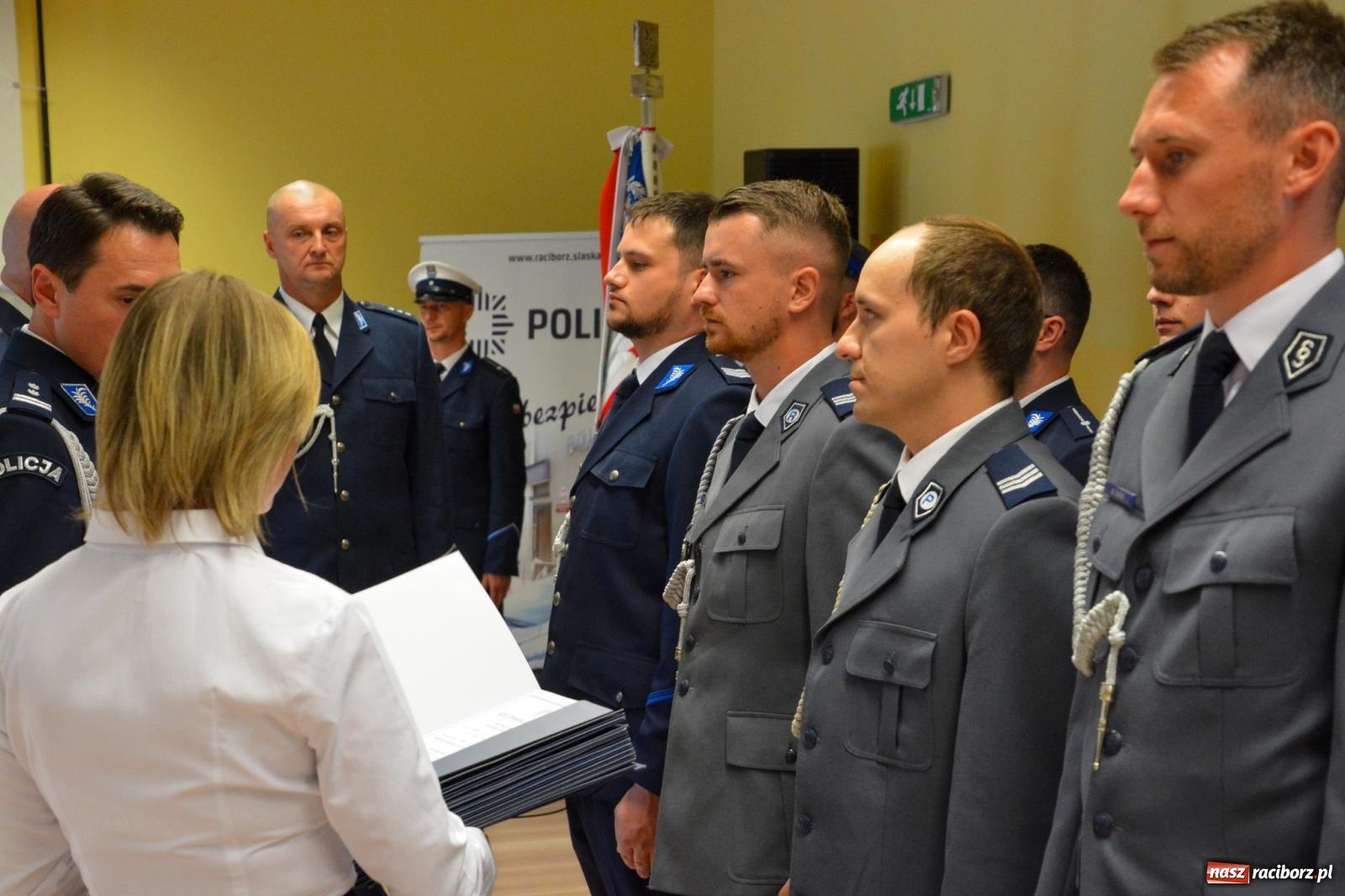 Zdjęcie w galerii na portalu naszraciborz.pl: Raciborska policja świętuje w Pietrowicach Wielkich. Wręczono awanse i odznaczenia [FOTO i WIDEO] wiadomości z regionu