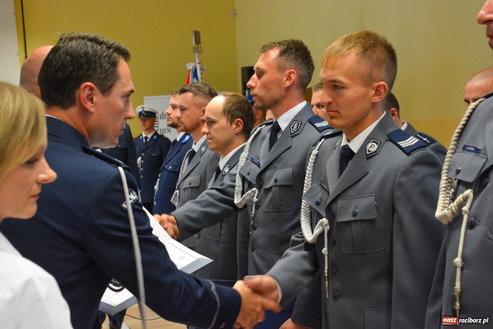 Zdjęcie w galerii na portalu naszraciborz.pl: Raciborska policja świętuje w Pietrowicach Wielkich. Wręczono awanse i odznaczenia [FOTO i WIDEO] wiadomości z regionu
