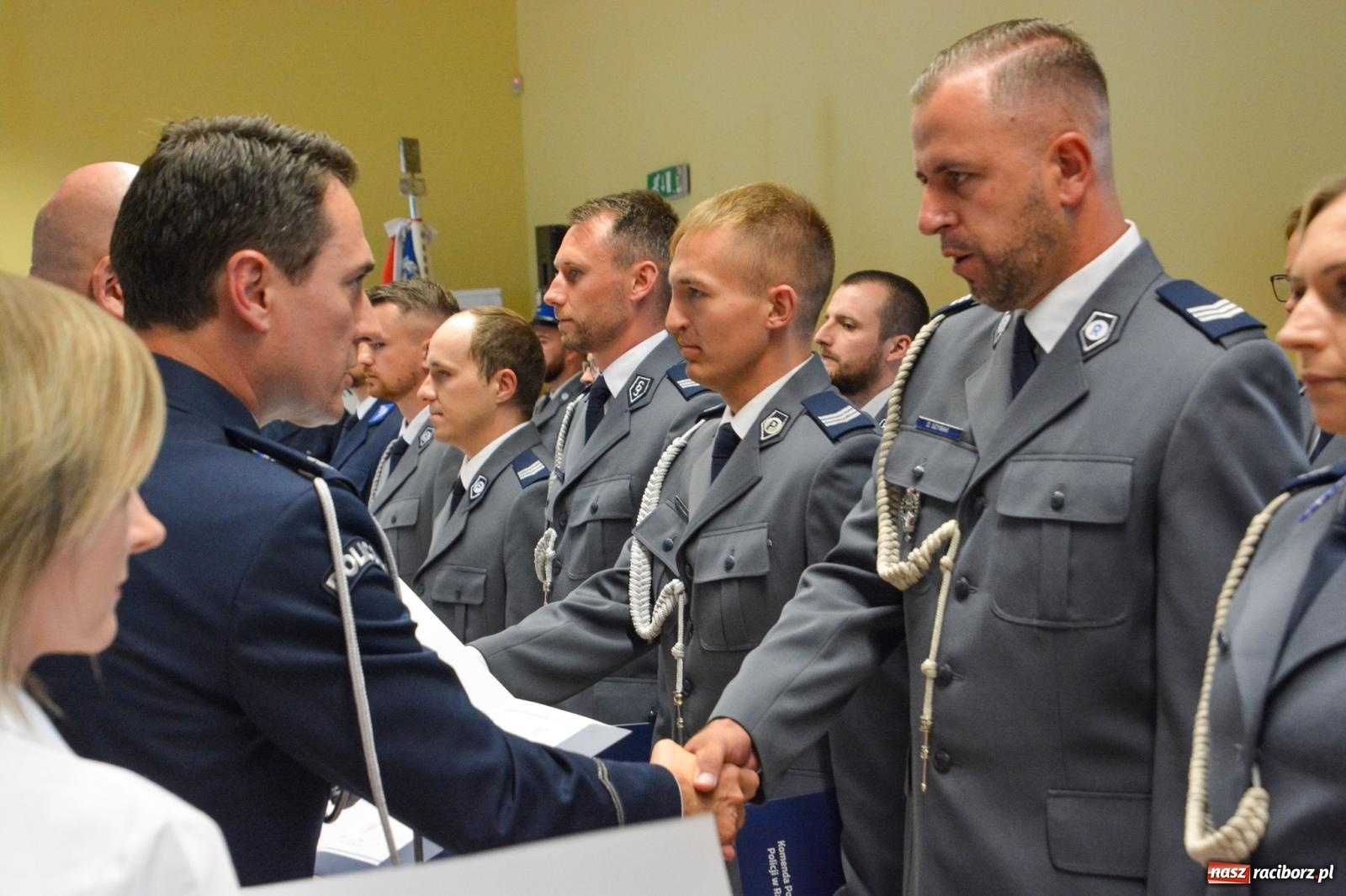 Zdjęcie w galerii na portalu naszraciborz.pl: Raciborska policja świętuje w Pietrowicach Wielkich. Wręczono awanse i odznaczenia [FOTO i WIDEO] wiadomości z regionu