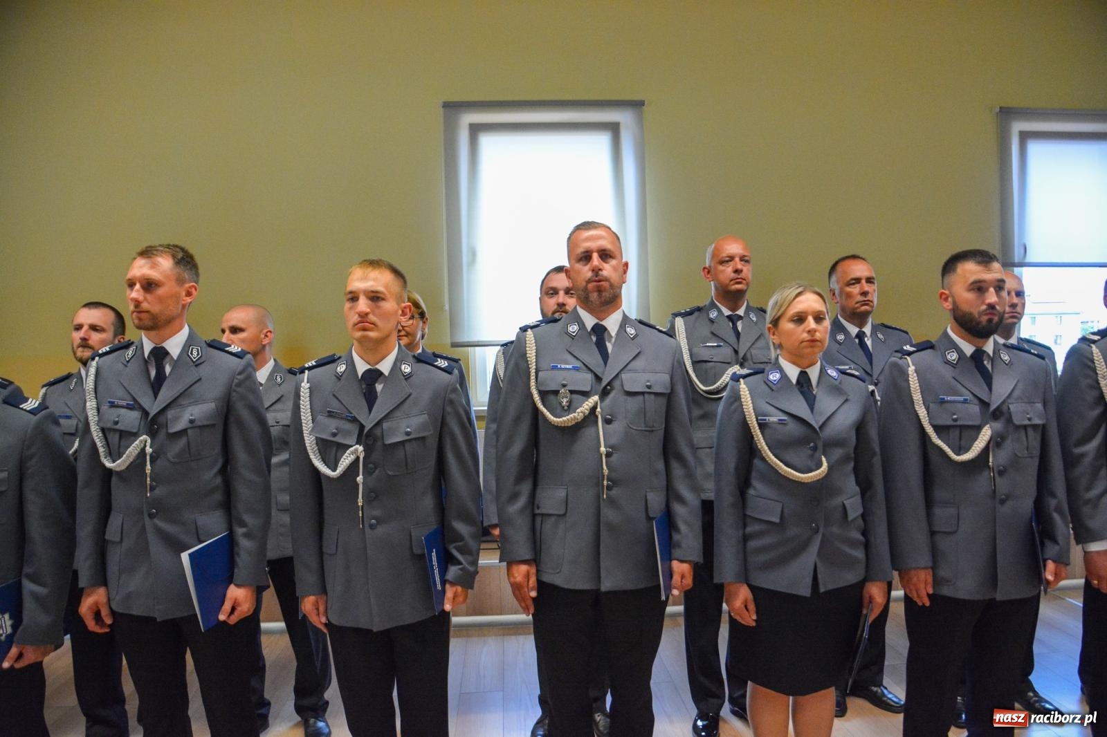 Zdjęcie w galerii na portalu naszraciborz.pl: Raciborska policja świętuje w Pietrowicach Wielkich. Wręczono awanse i odznaczenia [FOTO i WIDEO] wiadomości z regionu
